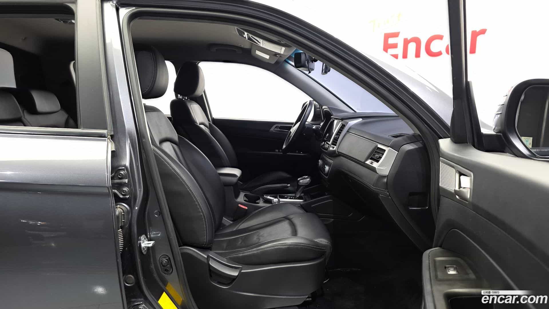 Rexton KG Mobility 2019.3-INNER-036