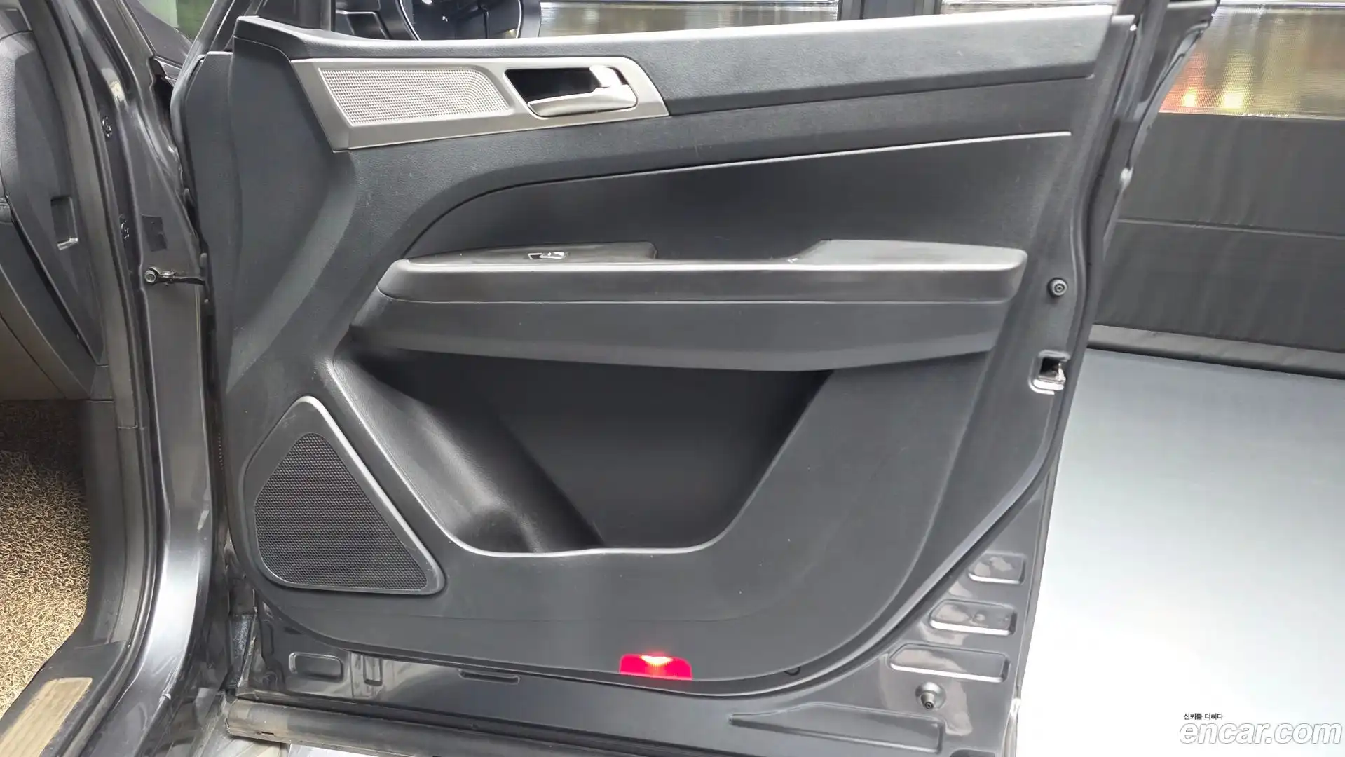 Rexton KG Mobility 2019.6-INNER-034
