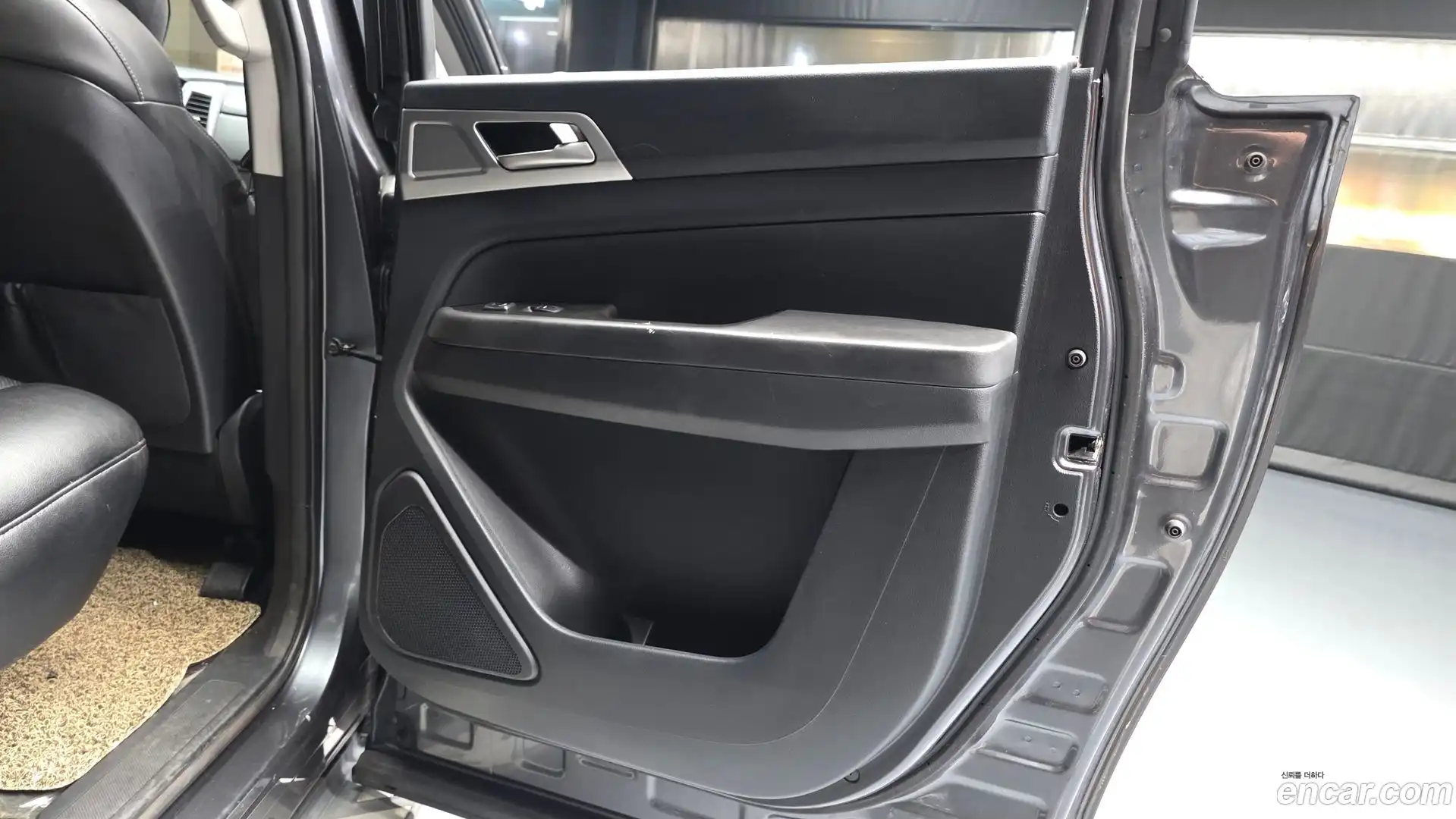 Rexton KG Mobility 2019.6-INNER-035
