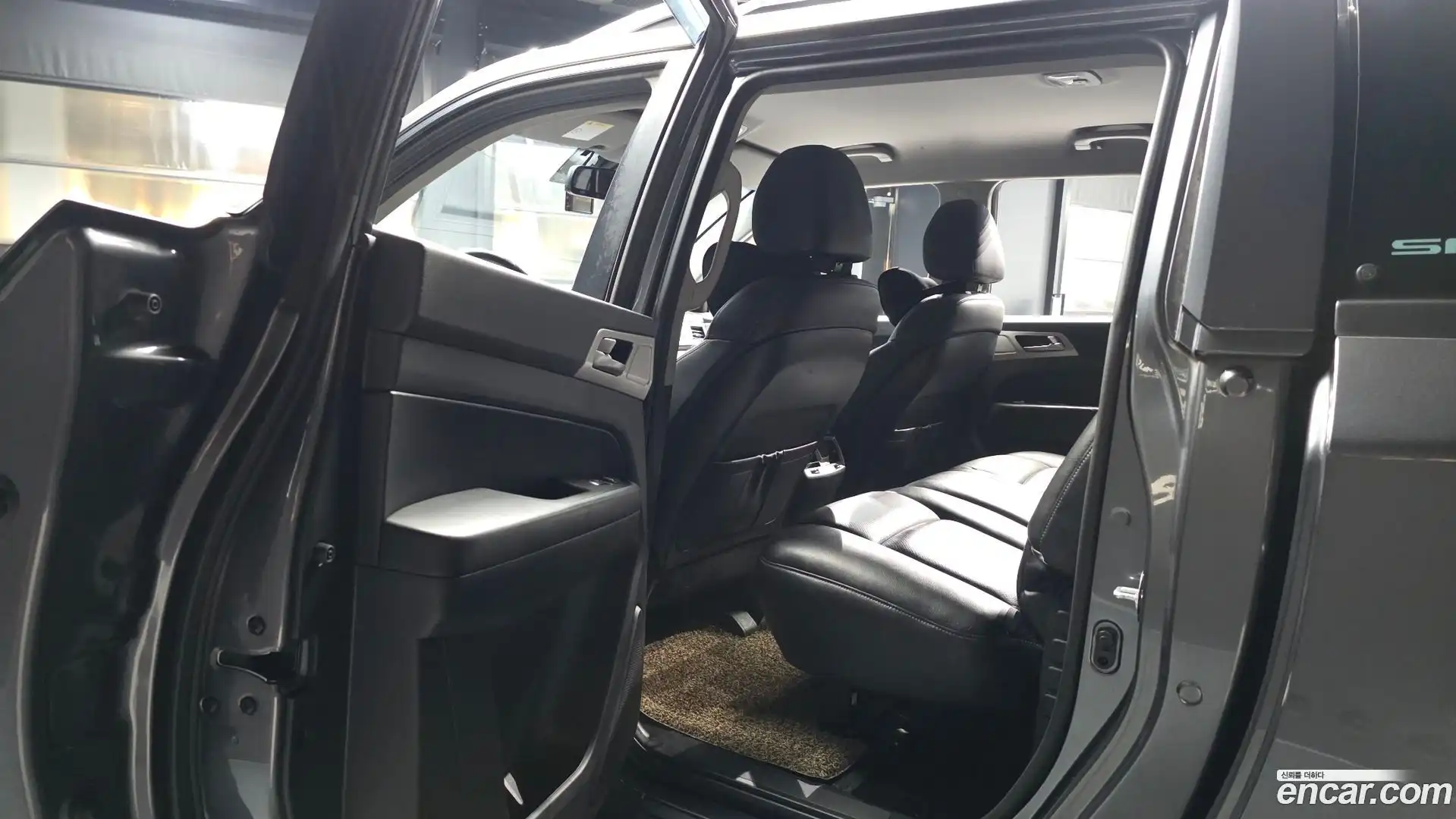 Rexton KG Mobility 2019.6-INNER-036