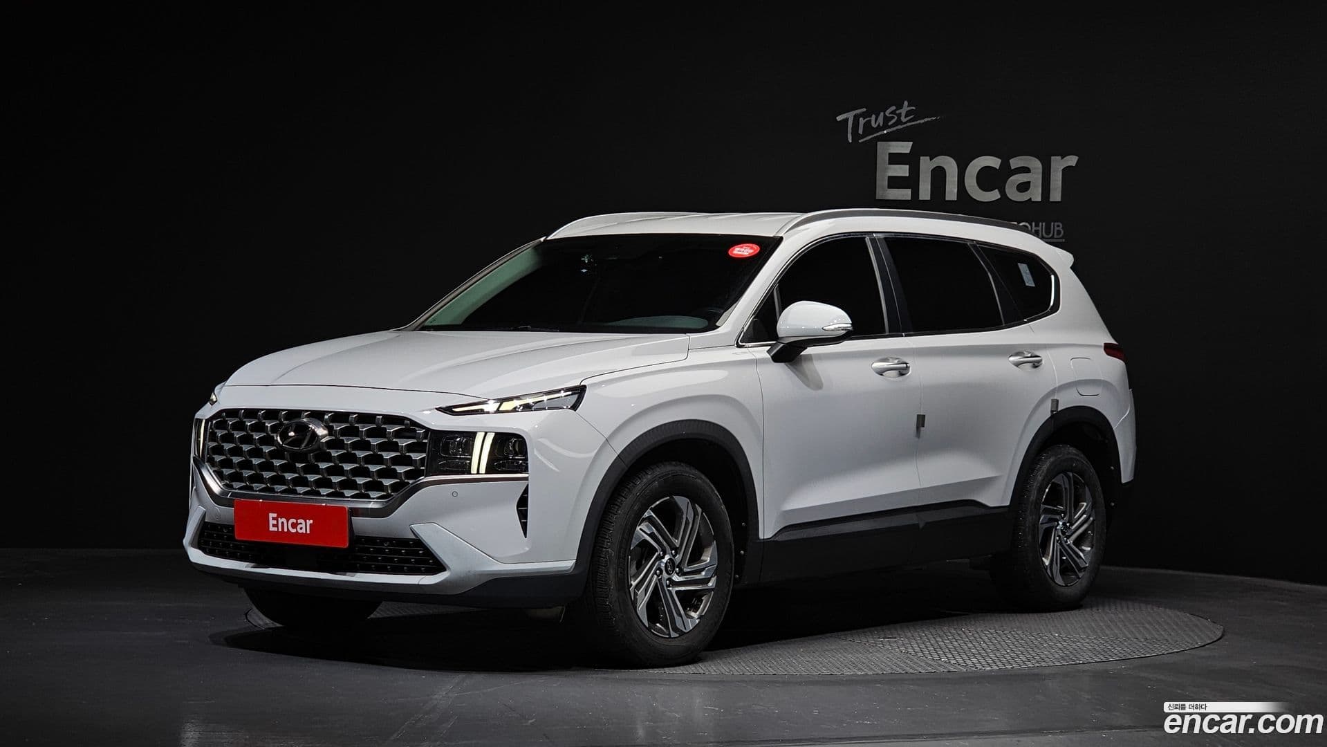 Main__Slider__Photo:Santafe Hyundai 2022.4-0