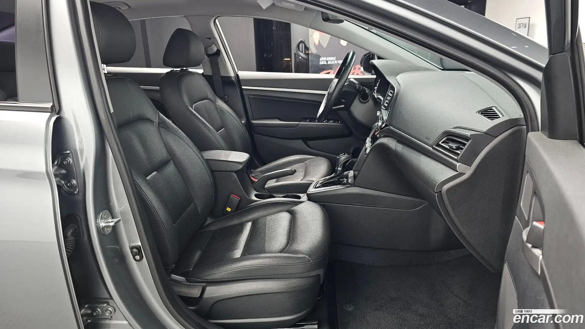 AVANTE Hyundai 2018.9-OPTION-016
