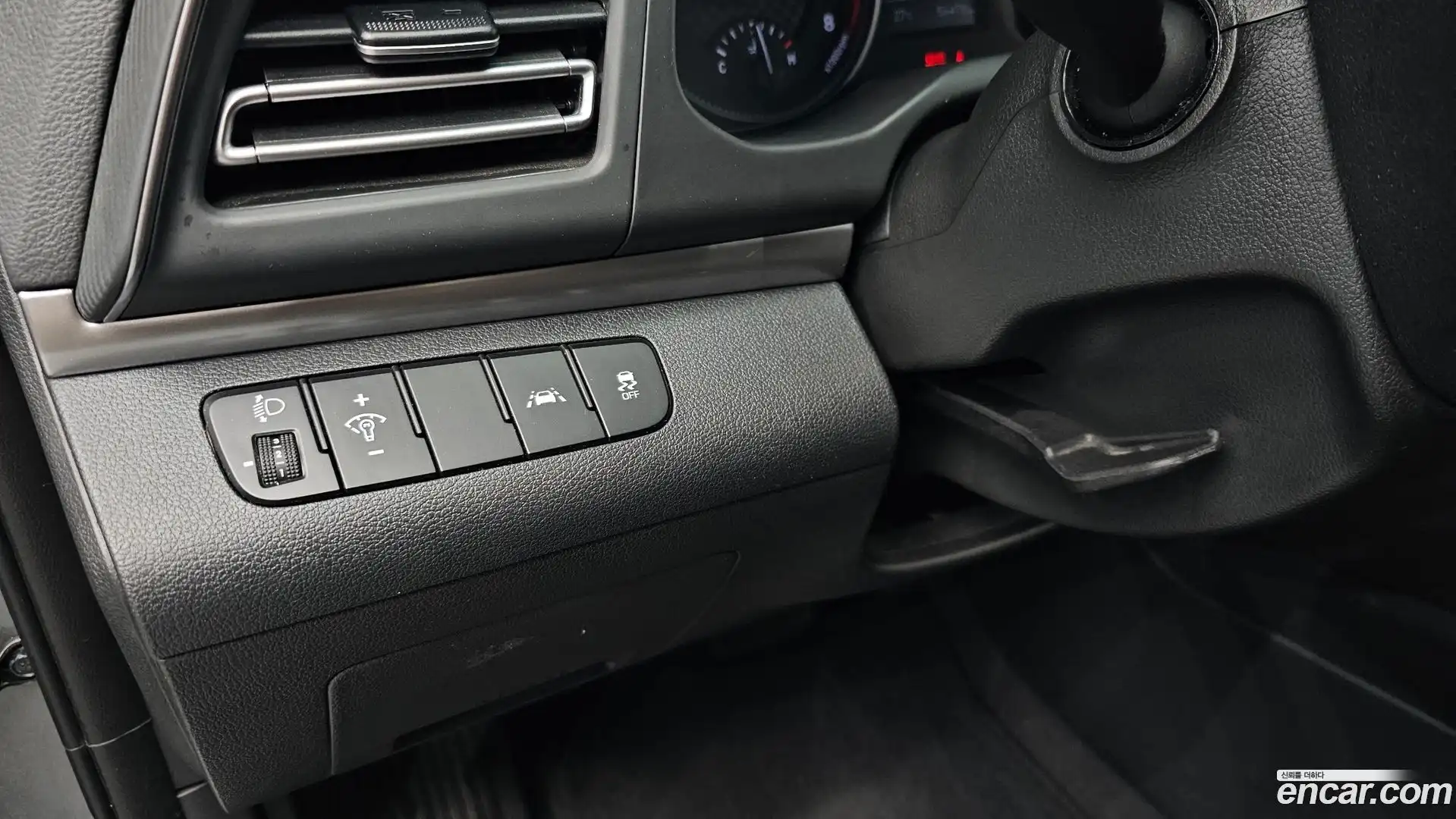 AVANTE Hyundai 2018.9-OPTION-018