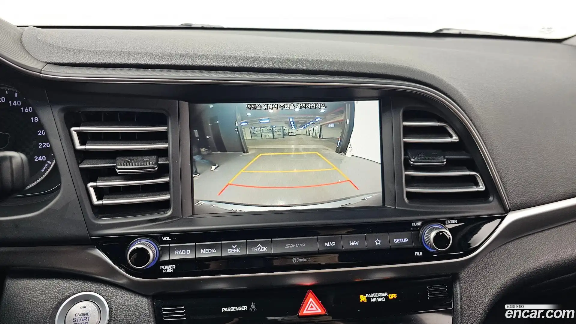 AVANTE Hyundai 2018.9-OPTION-022
