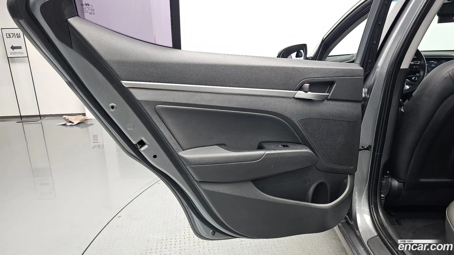 AVANTE Hyundai 2018.9-INNER-035