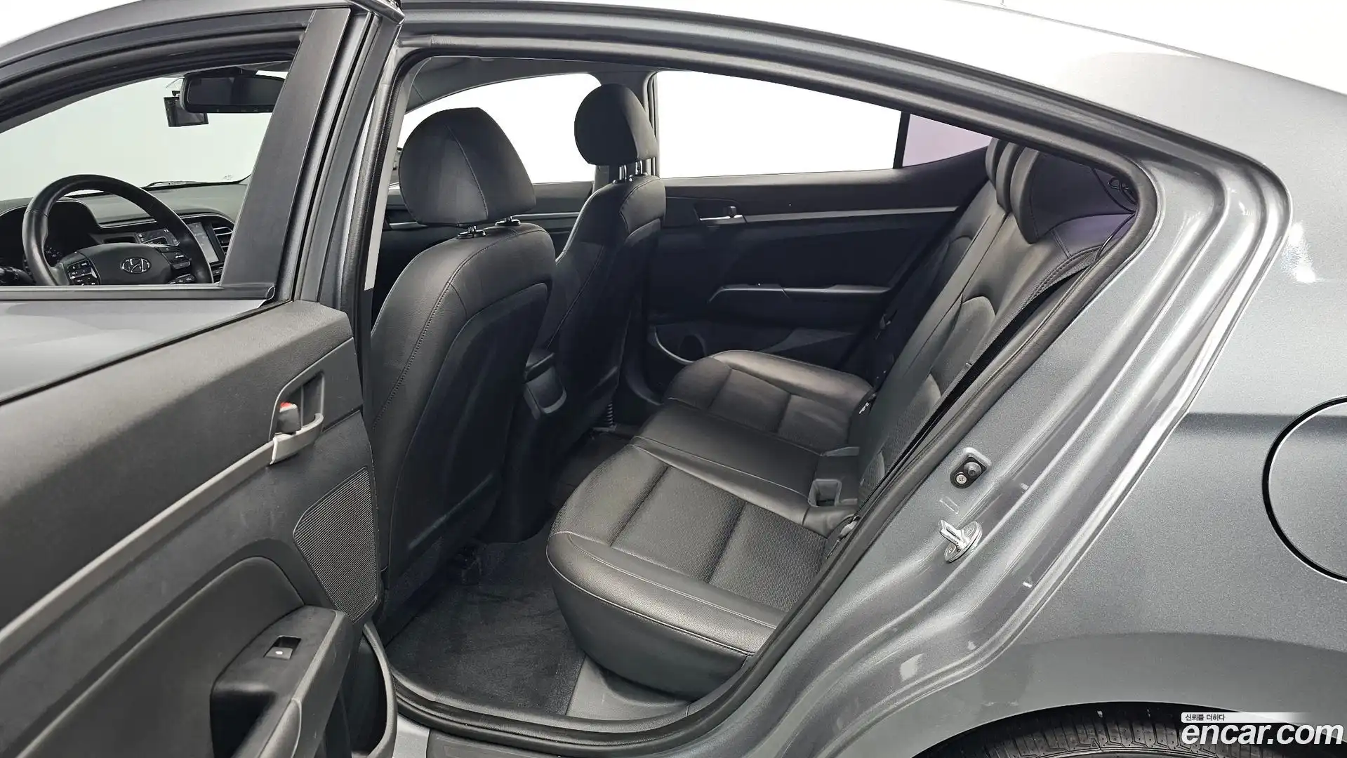 AVANTE Hyundai 2018.9-INNER-036