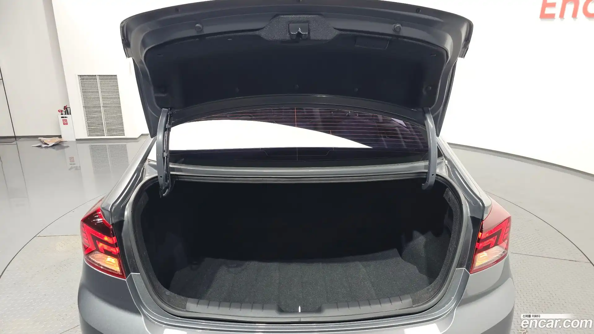 AVANTE Hyundai 2018.9-OPTION-044