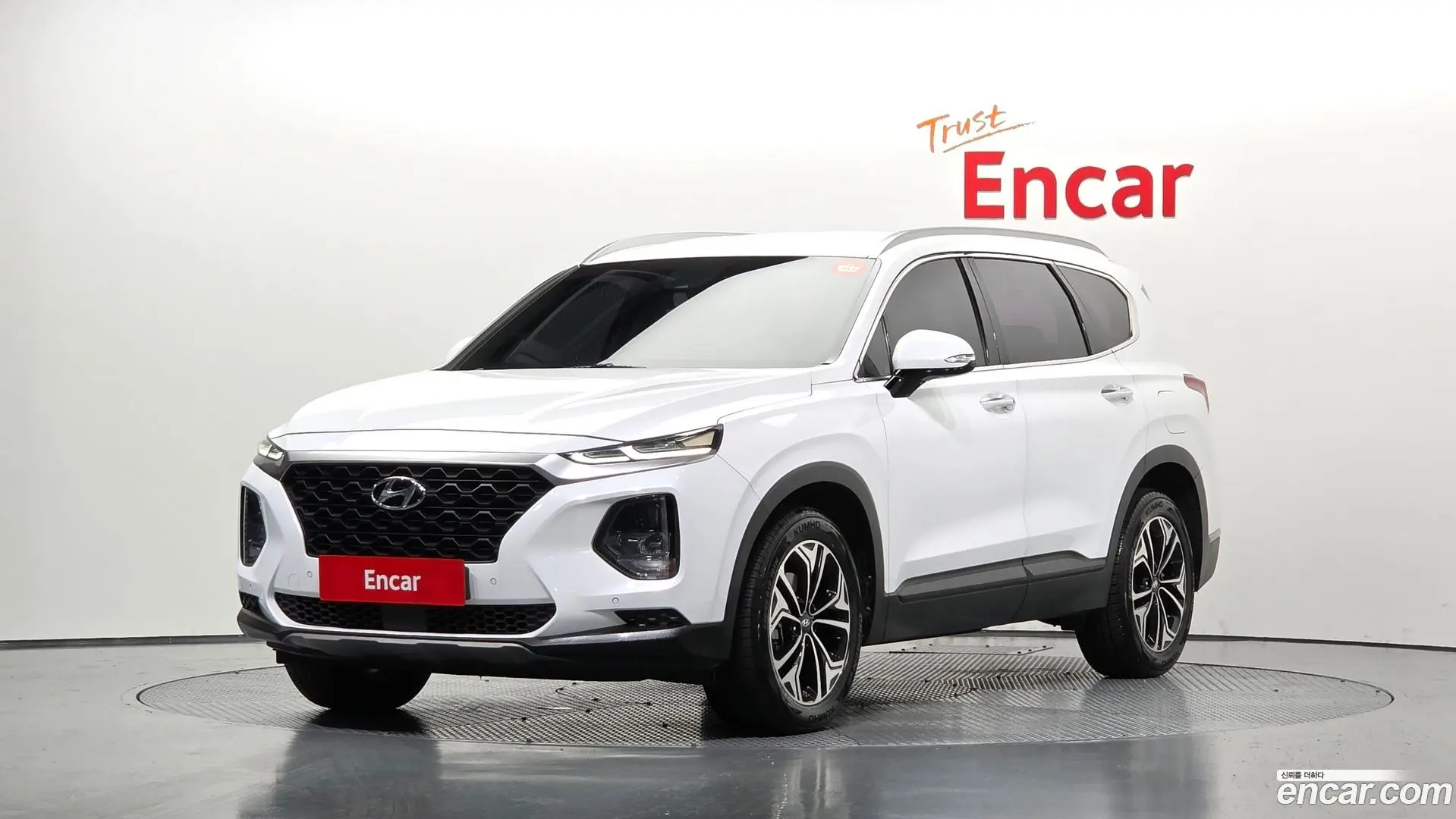 Main__Slider__Photo:Santafe Hyundai 2018.3-0
