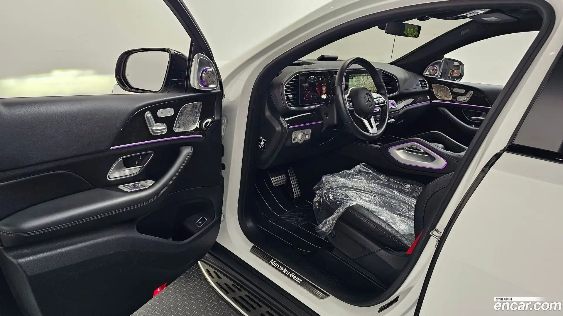 GLE-Class Mercedes-Benz 2022.10-INNER-010