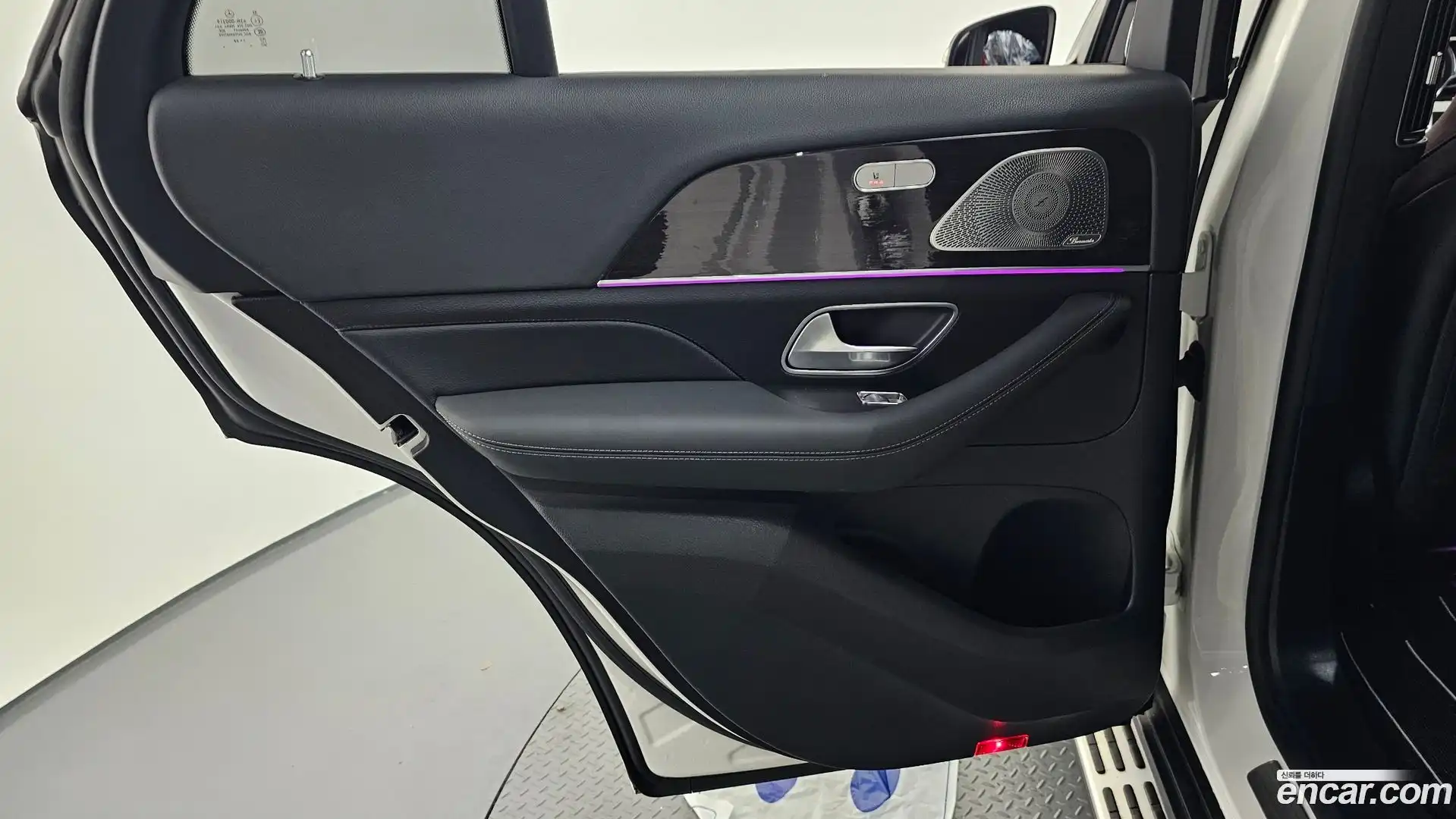 GLE-Class Mercedes-Benz 2022.10-INNER-035
