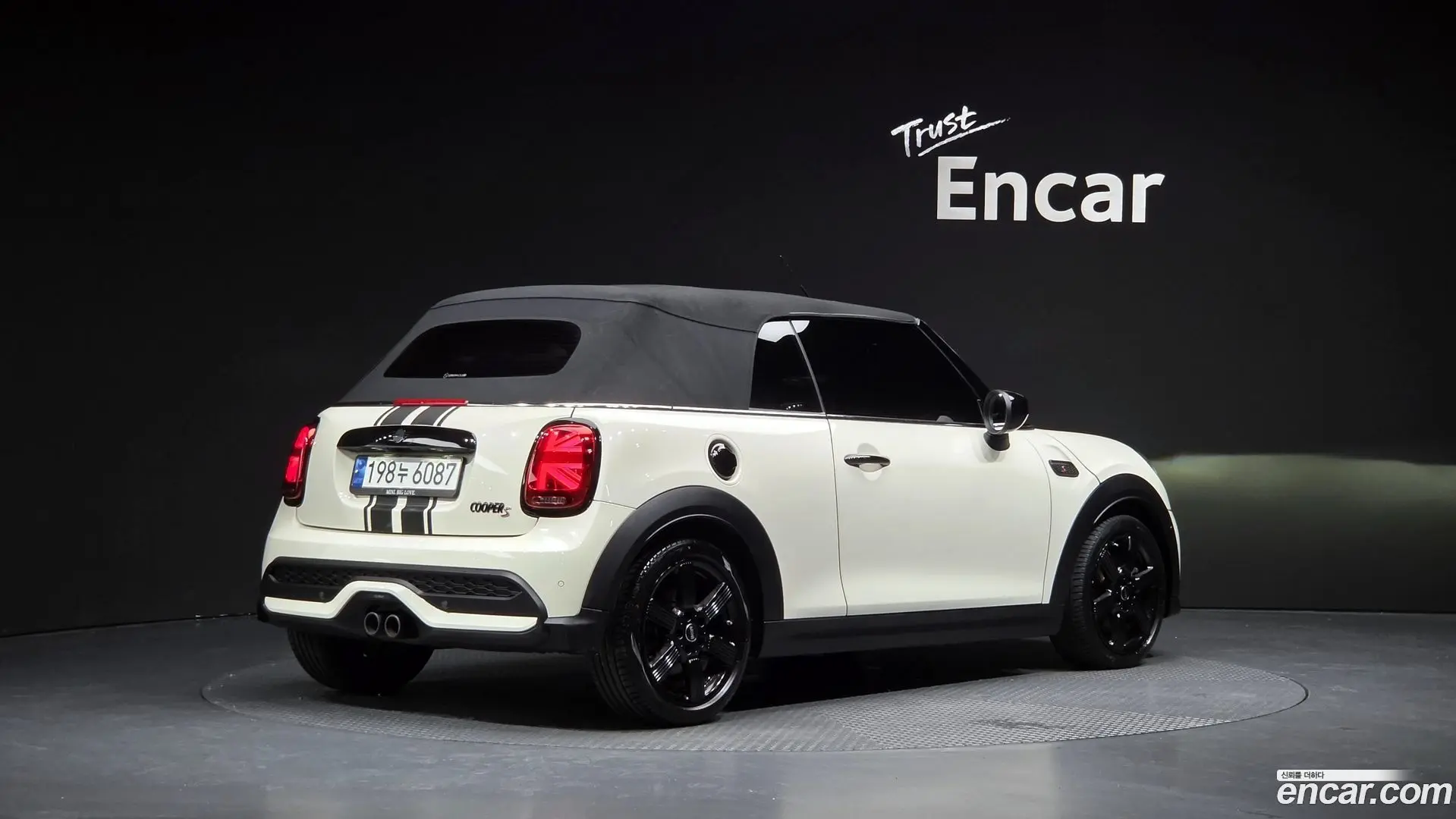 Main__Slider__Photo:Cooper Convertible Mini 2021.6-1