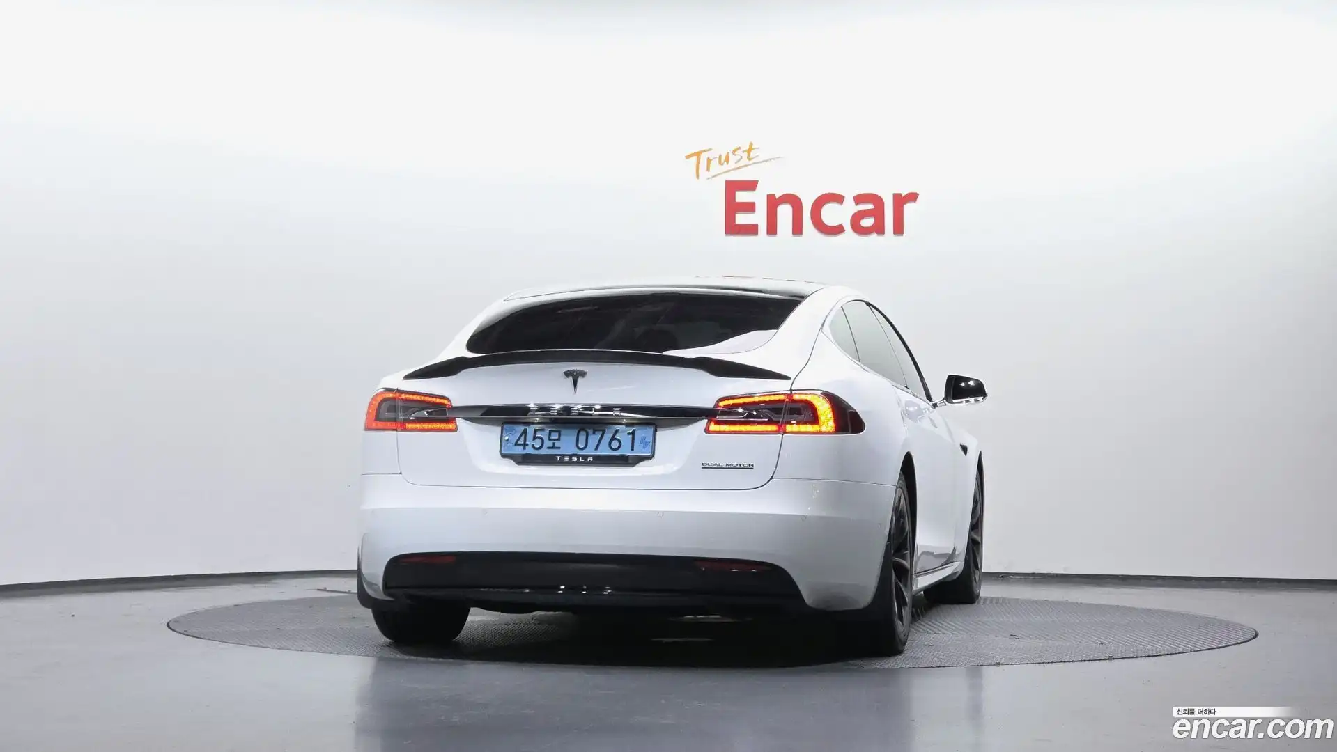 Model S Tesla 2020.10-OUTER-004