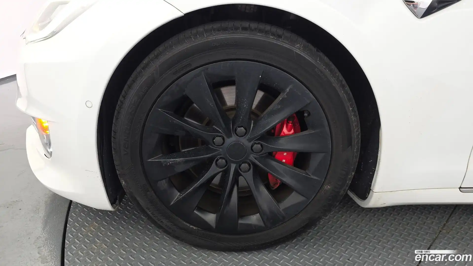 Model S Tesla 2020.10-OUTER-005