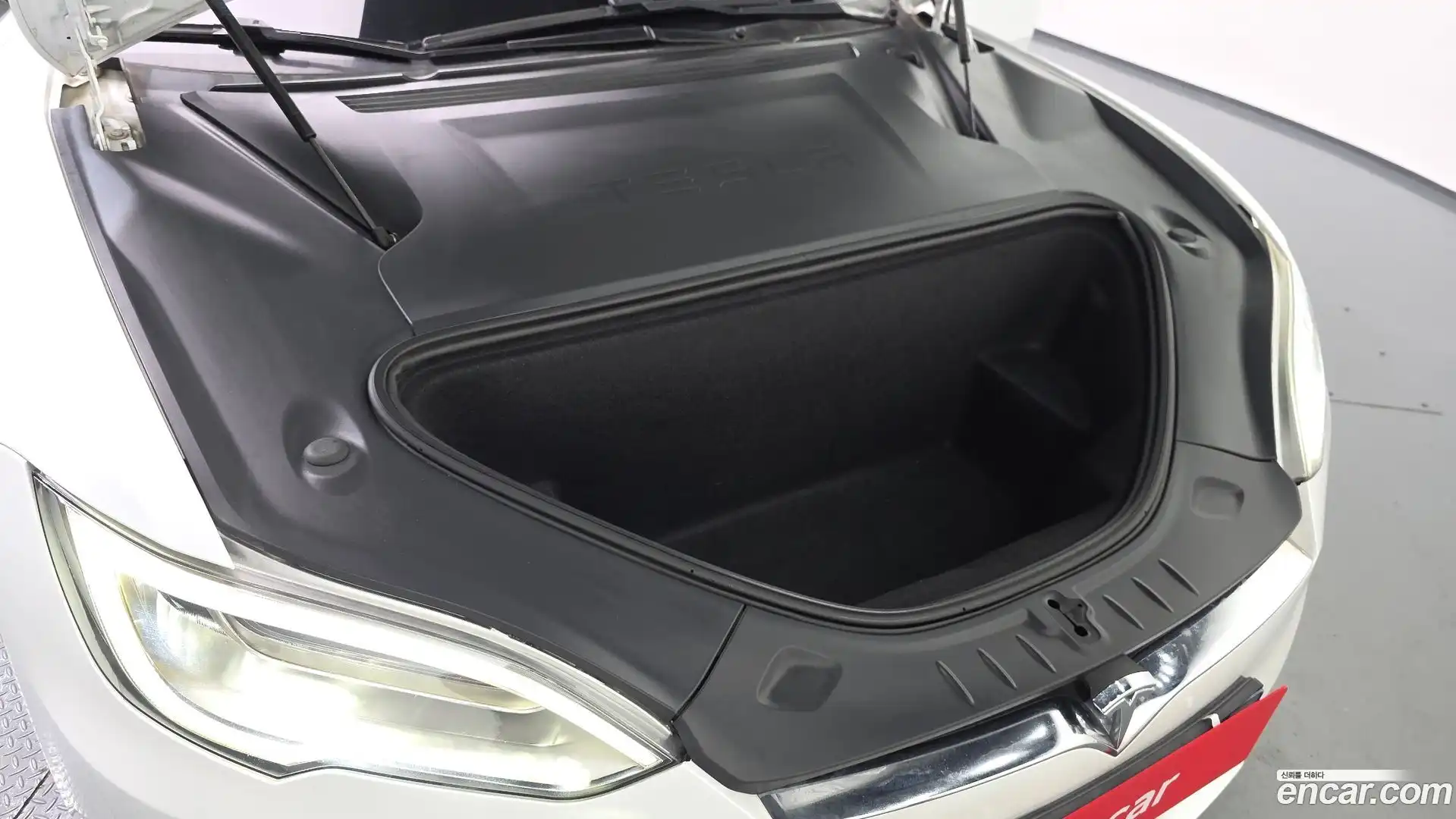 Model S Tesla 2020.10-OUTER-006