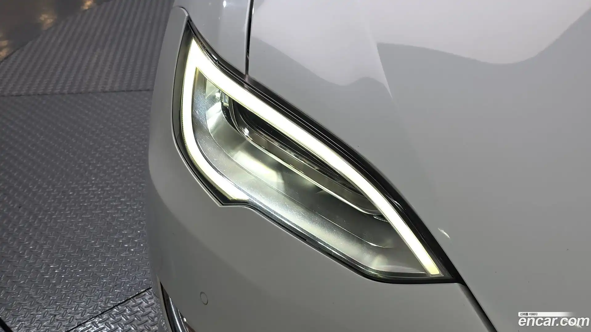Model S Tesla 2020.10-OUTER-032