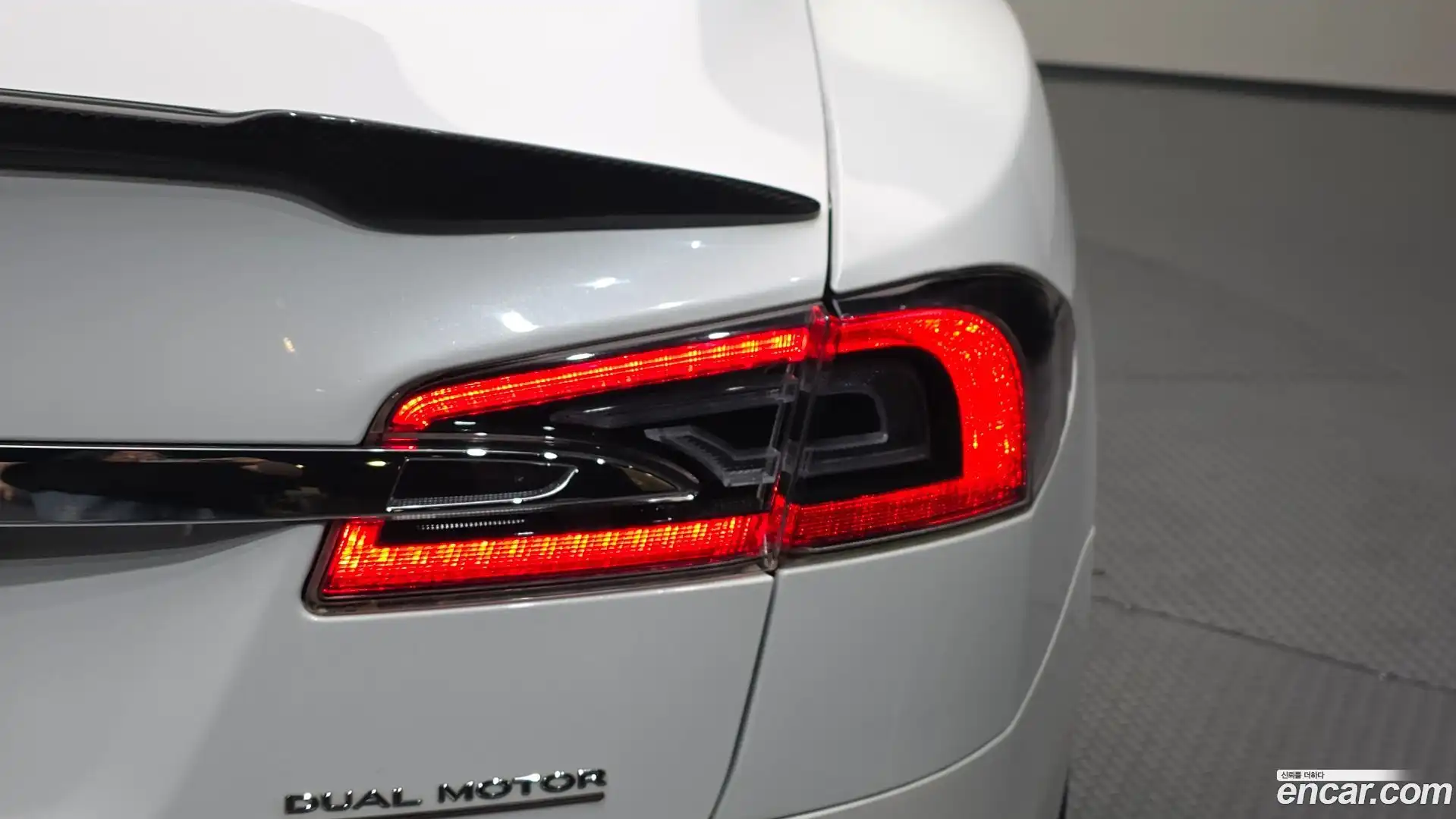 Model S Tesla 2020.10-OUTER-033