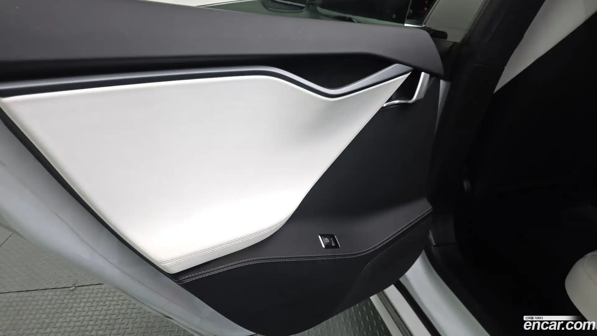 Model S Tesla 2020.10-INNER-035