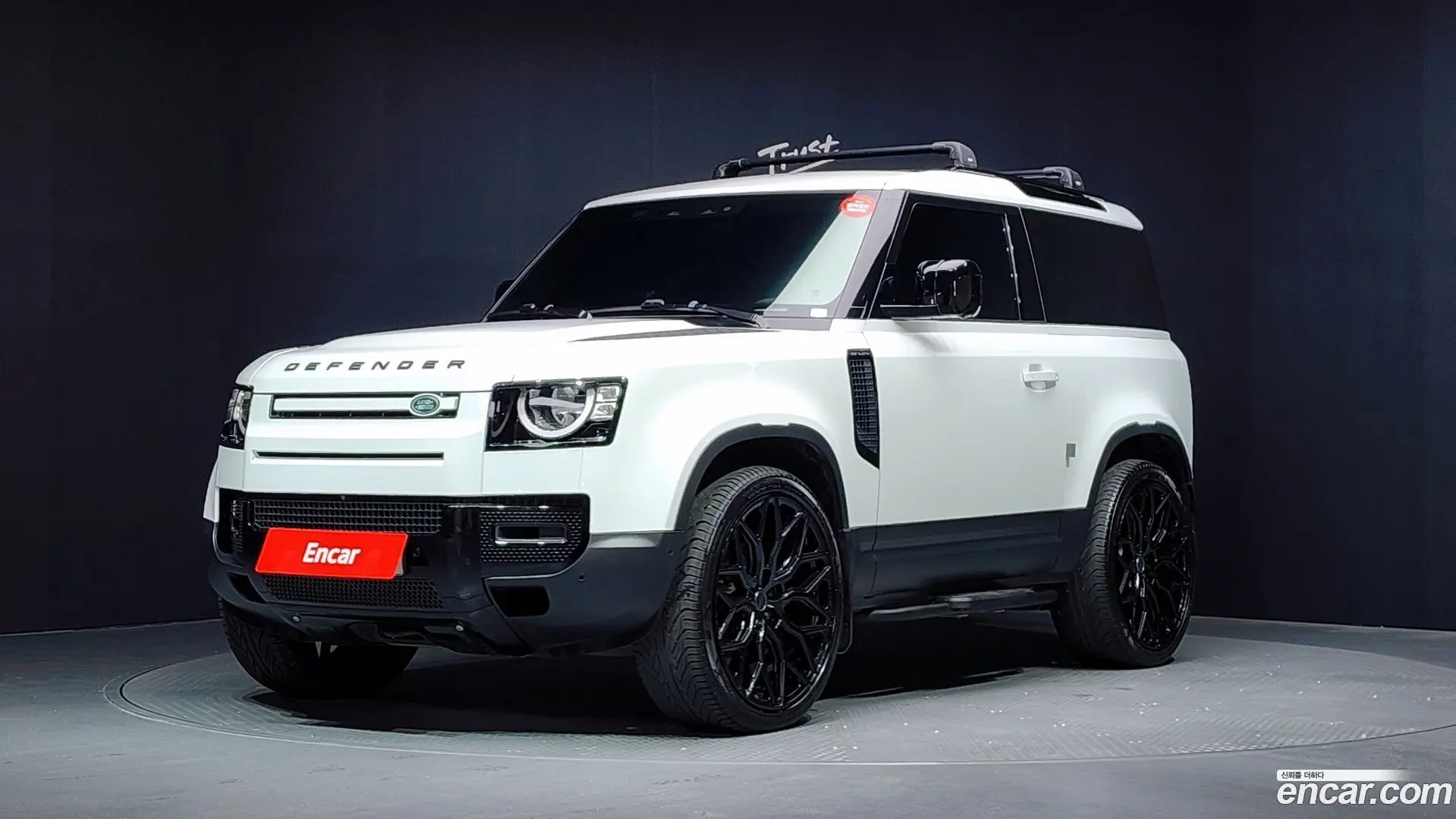 Main__Slider__Photo:Defender Land Rover 2021.9-0