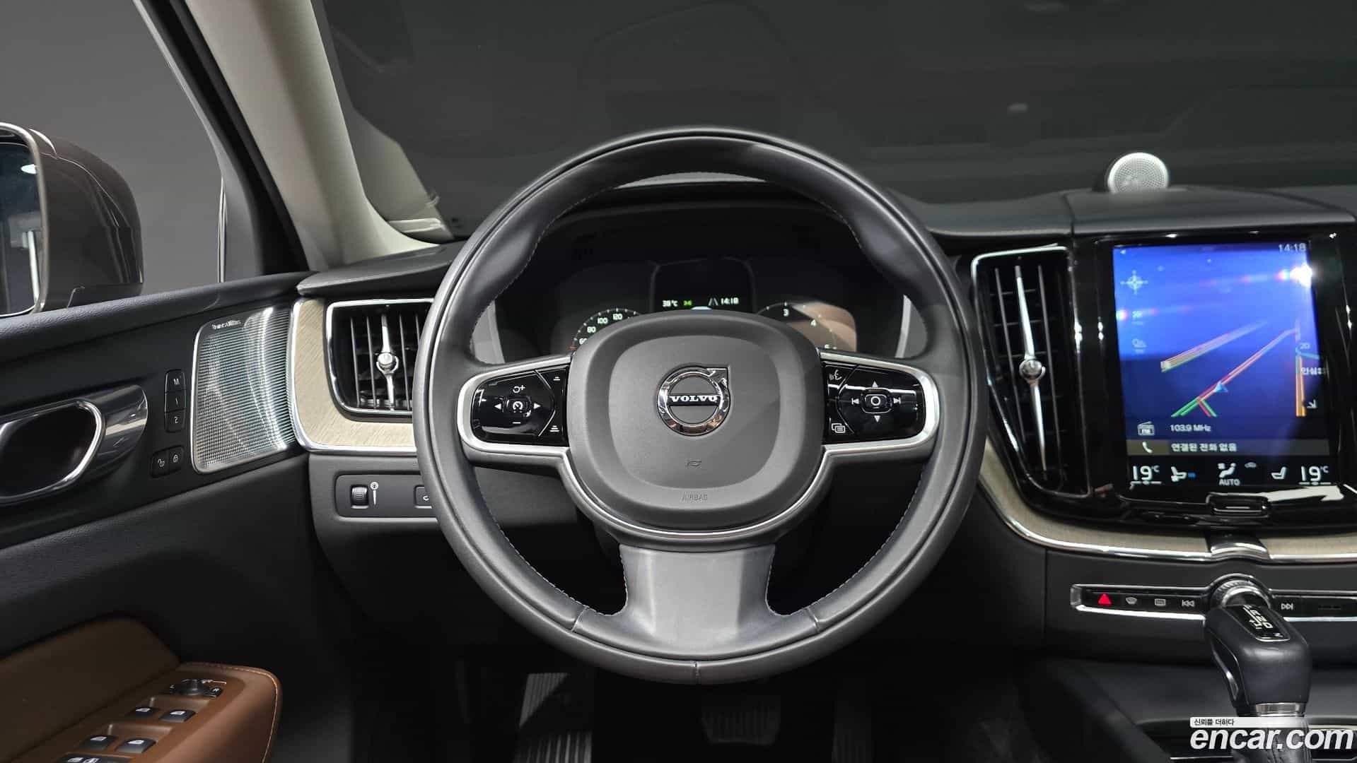 XC60 Volvo 2019.5-OPTION-016