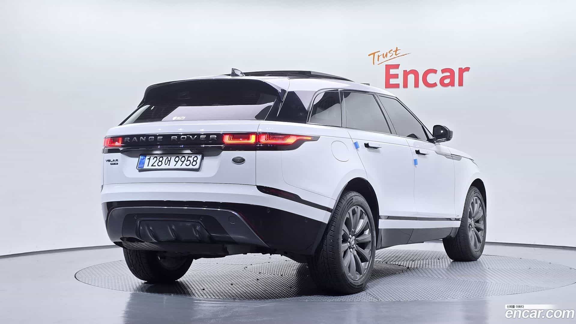 Range Rover Velar Land Rover 2017.9-OUTER-002