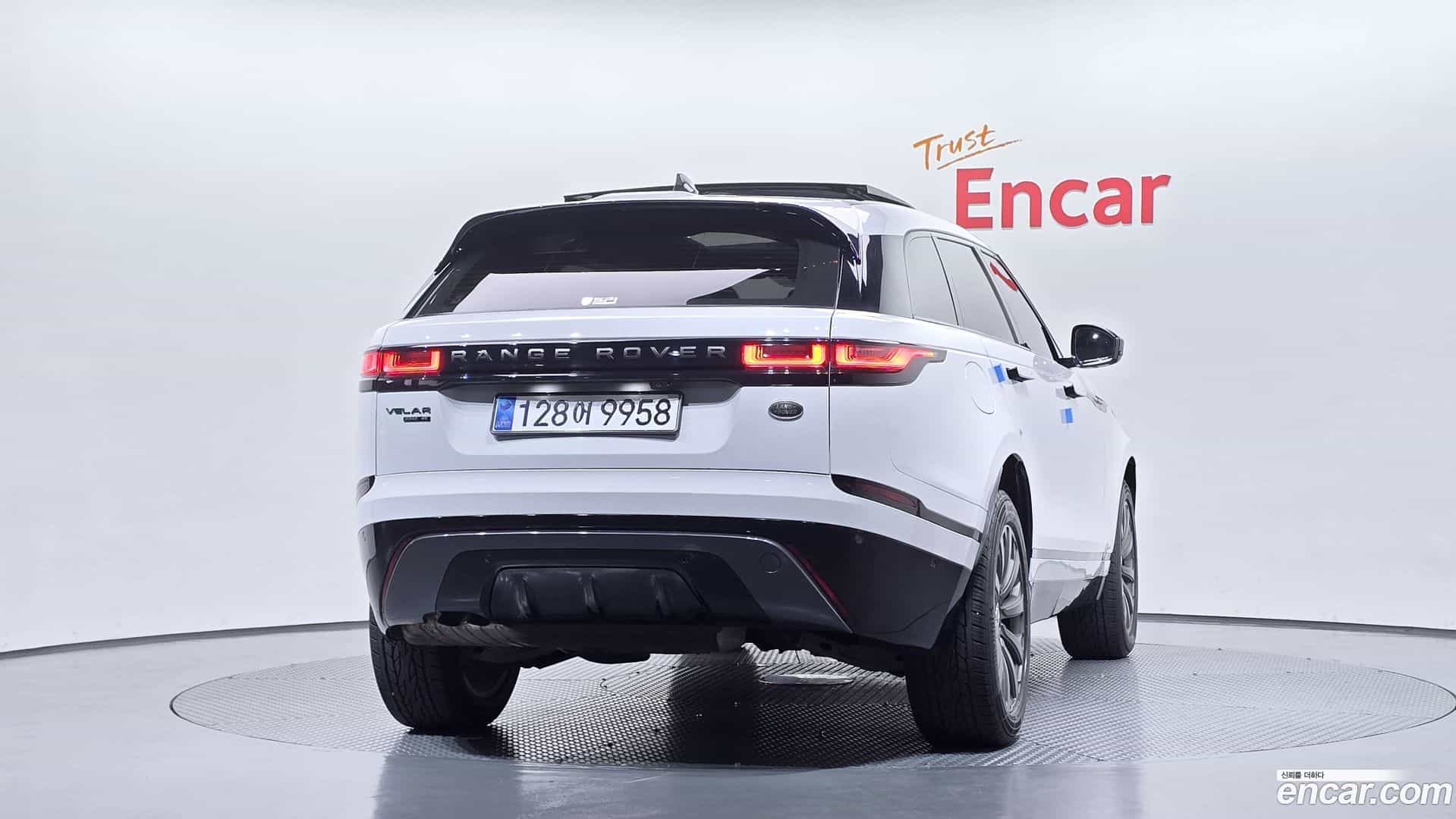 Range Rover Velar Land Rover 2017.9-OUTER-004