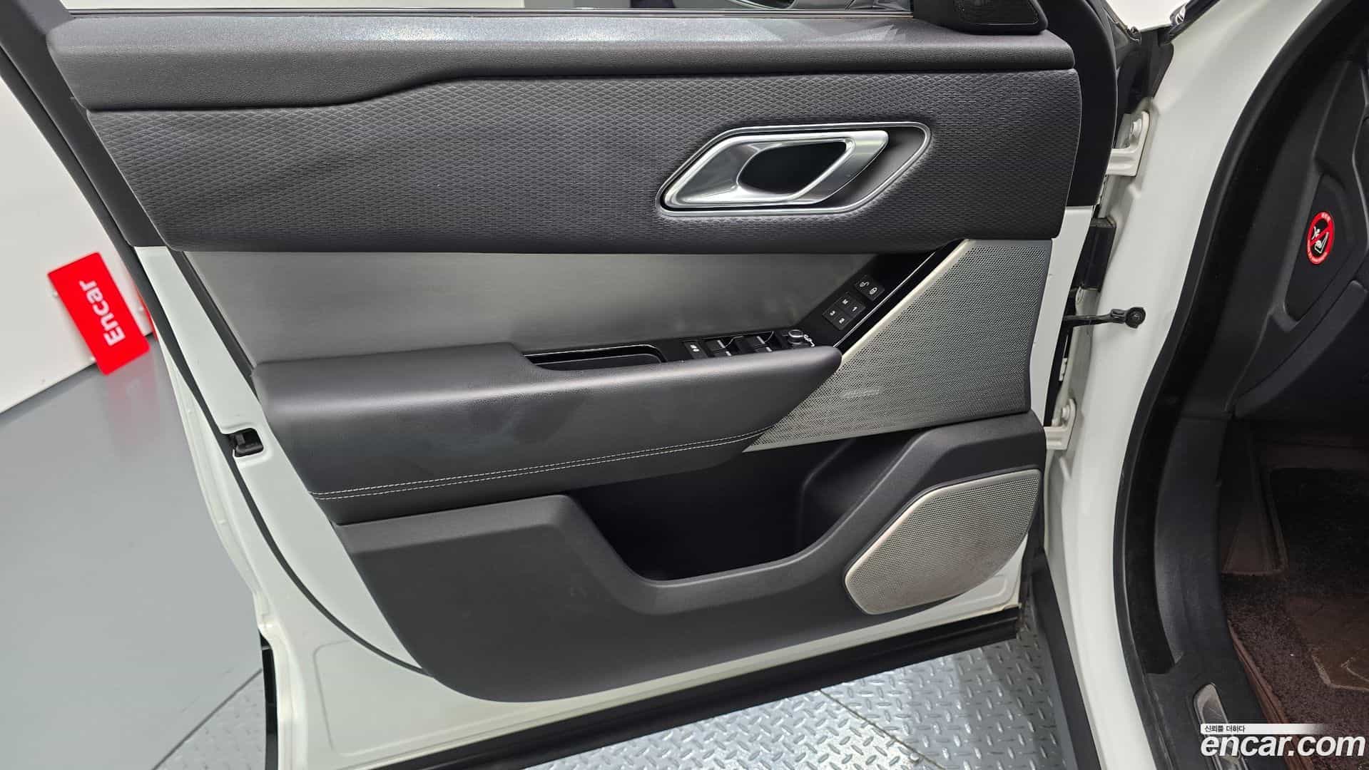Range Rover Velar Land Rover 2017.9-INNER-034
