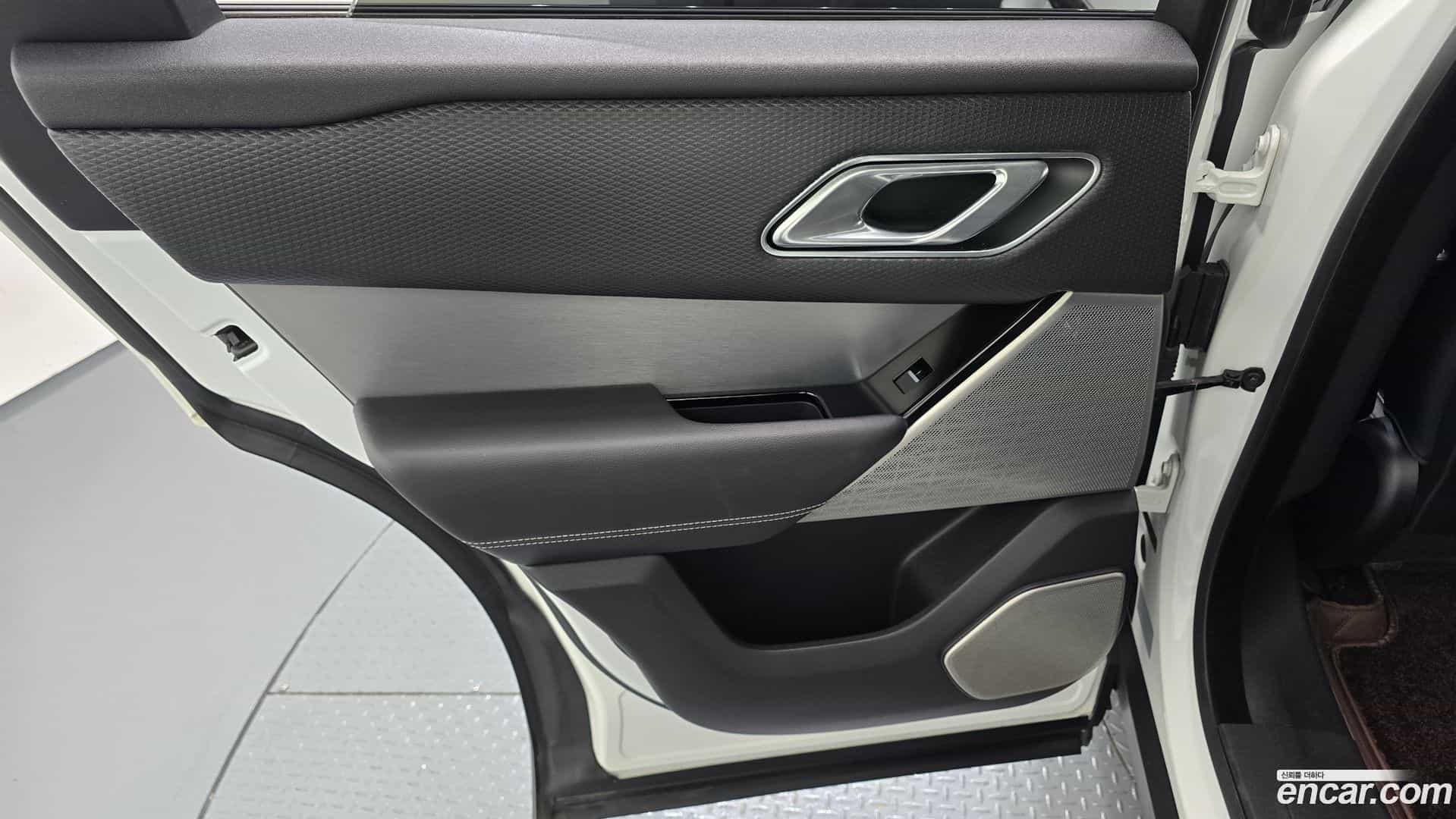 Range Rover Velar Land Rover 2017.9-INNER-035