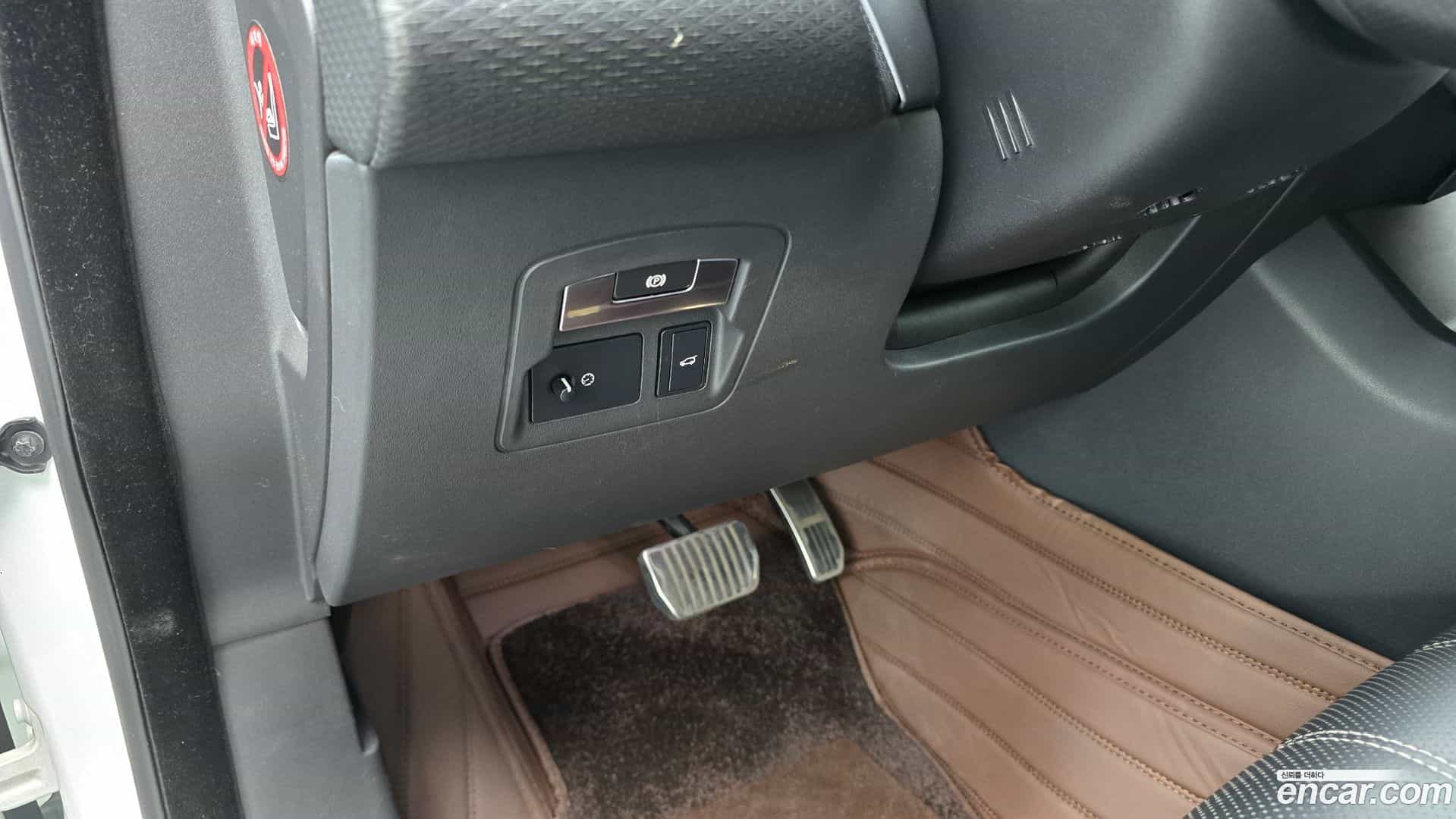 Range Rover Velar Land Rover 2017.9-OPTION-041