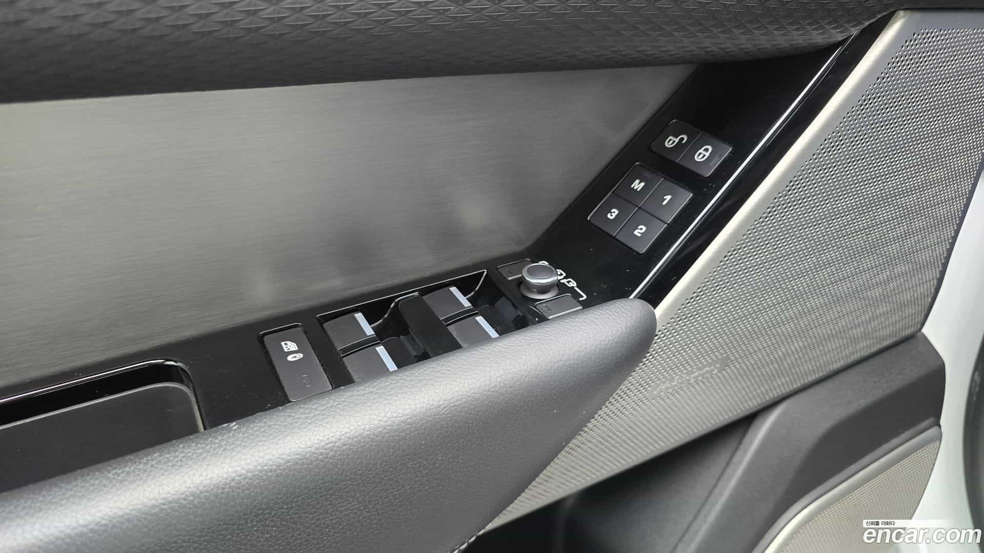 Range Rover Velar Land Rover 2017.9-OPTION-043