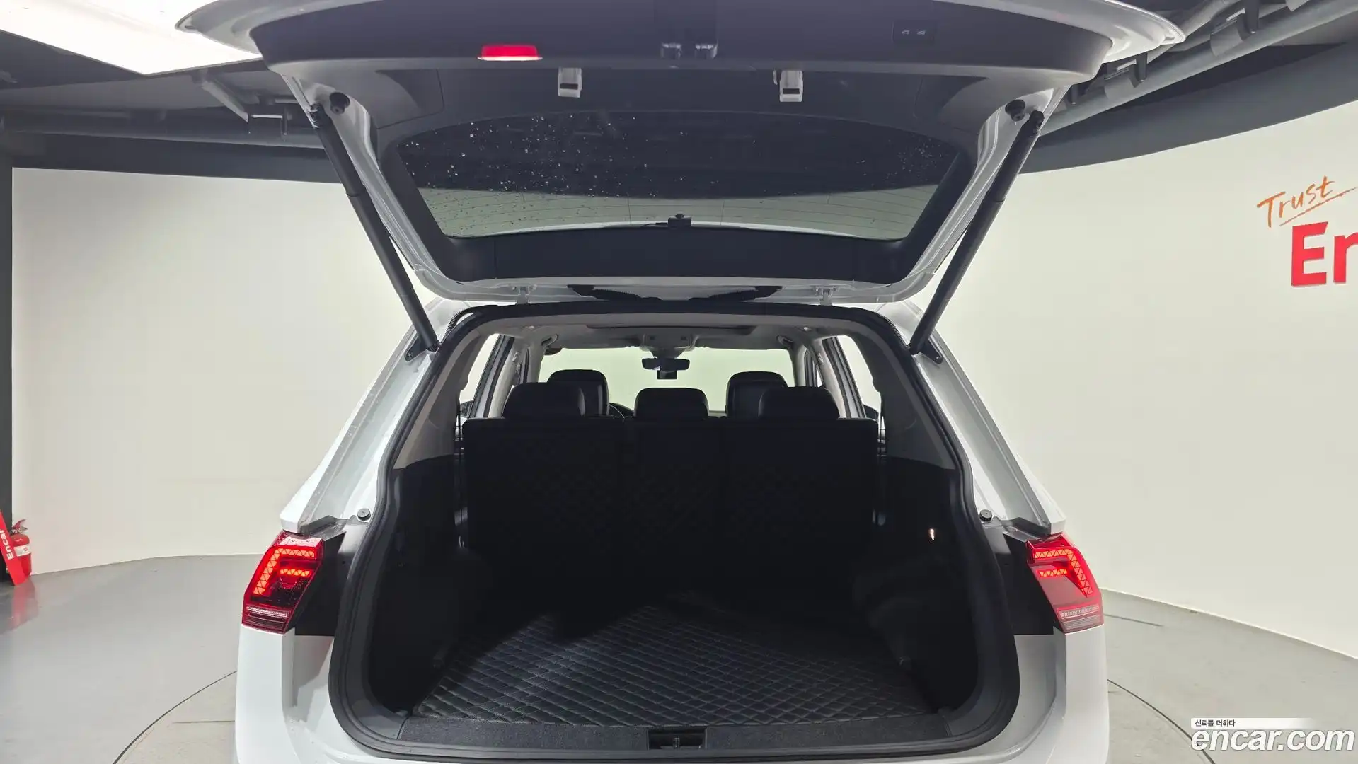 Tiguan Volkswagen 2018.8-OPTION-024