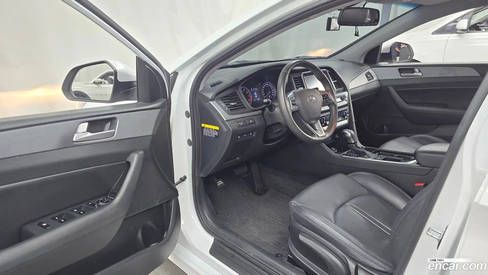 Sonata Hyundai 2018.2-INNER-010