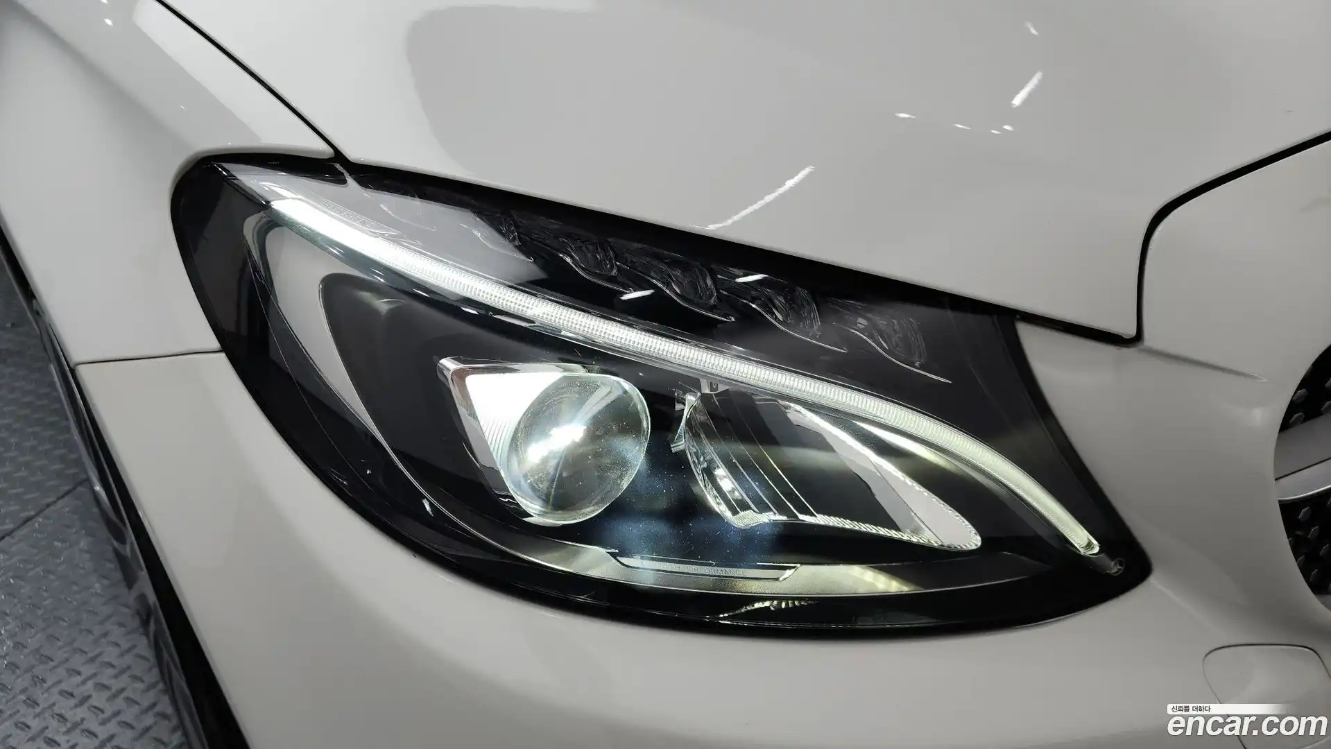 C-Class Mercedes-Benz 2018.5-OUTER-032
