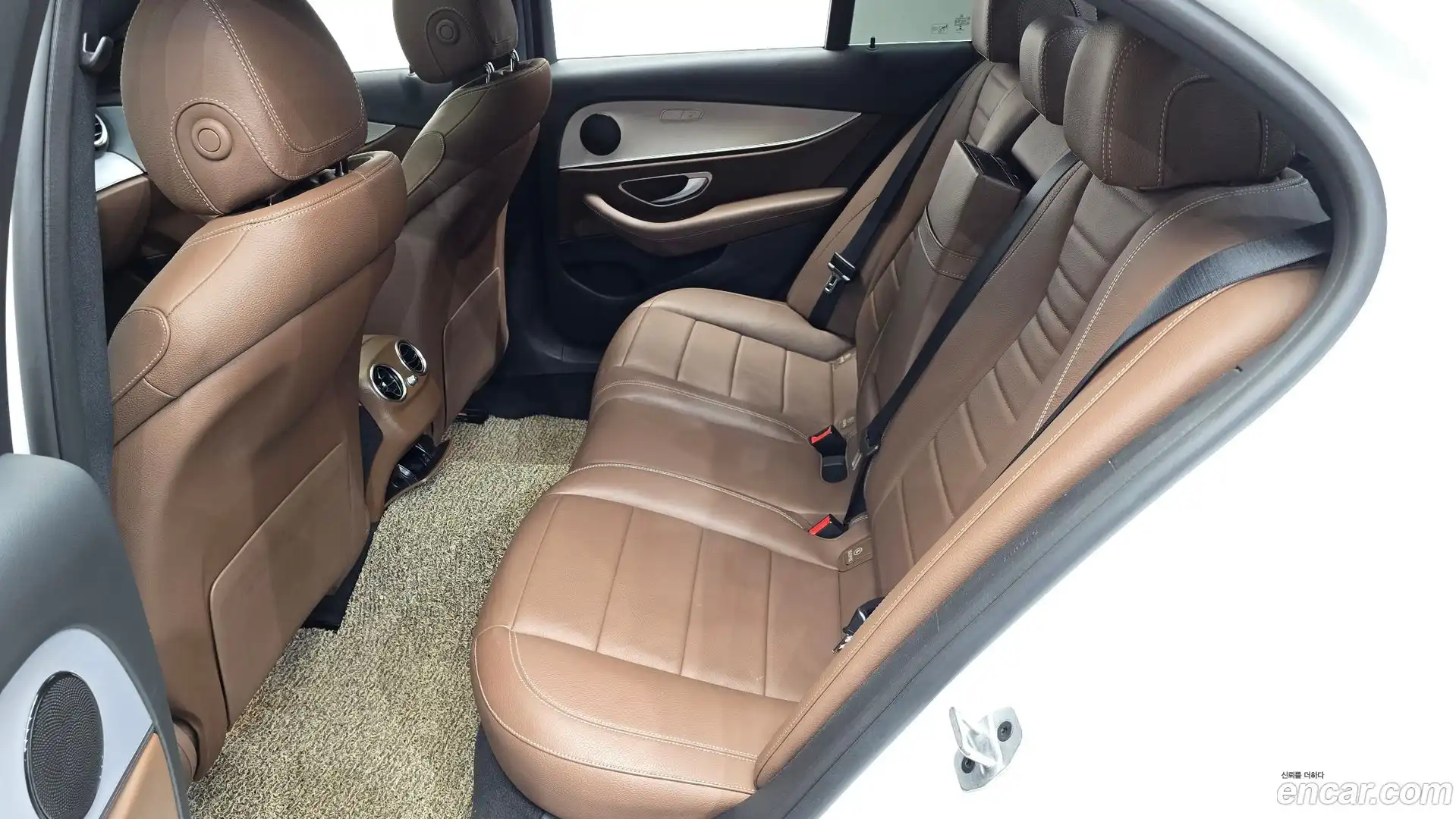 E-Class Mercedes-Benz 2020.11-OPTION-016