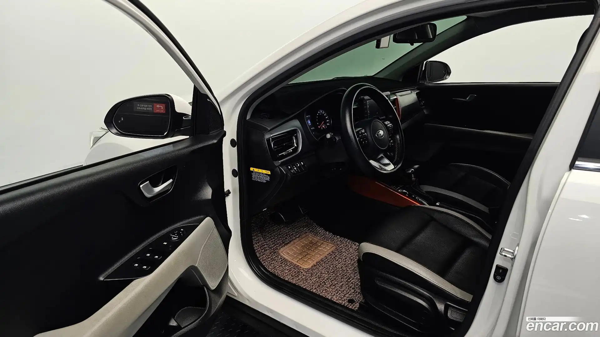 Stonic Kia 2018.11-INNER-010