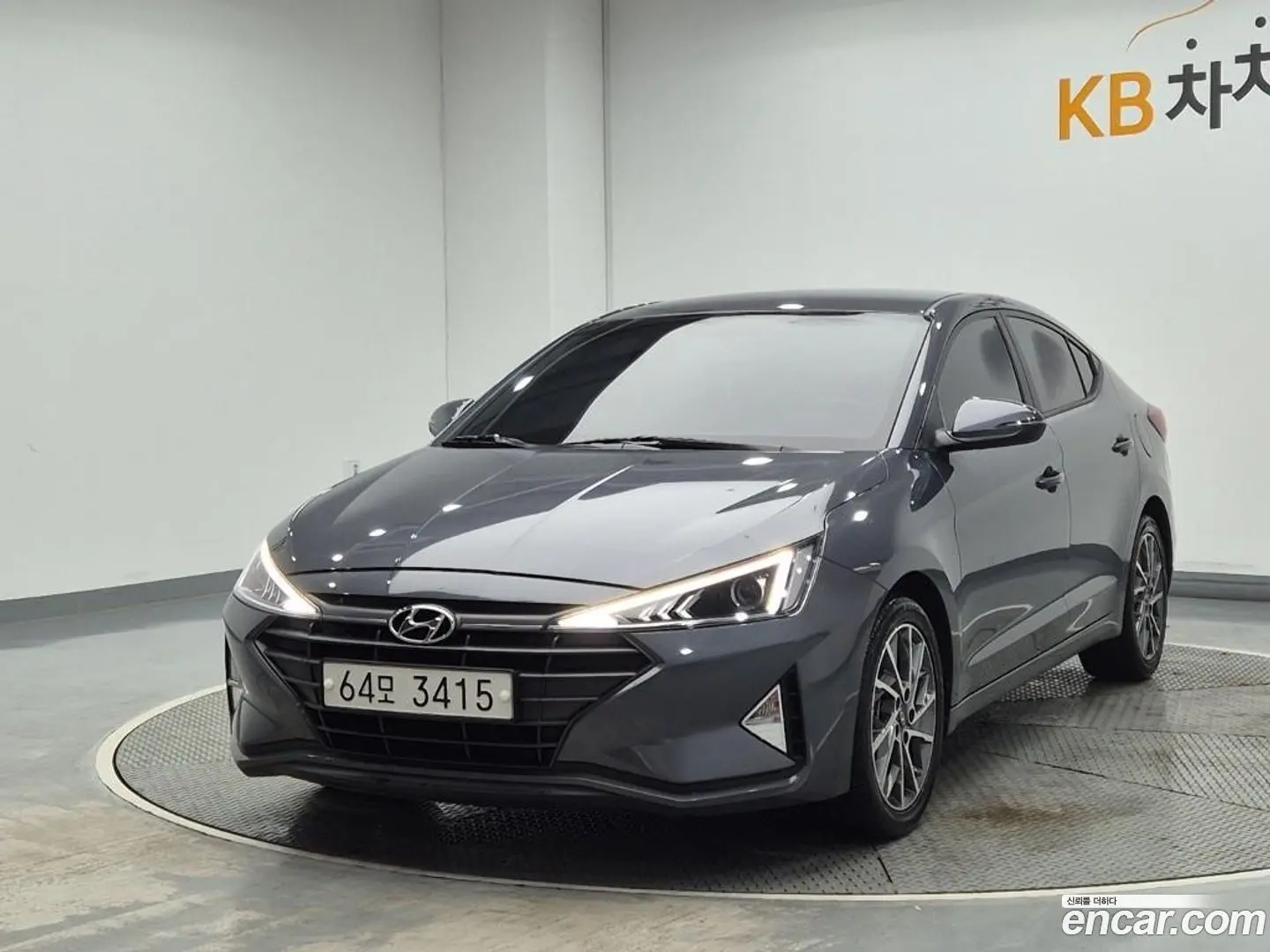 Main__Slider__Photo:AVANTE Hyundai 2019.6-0