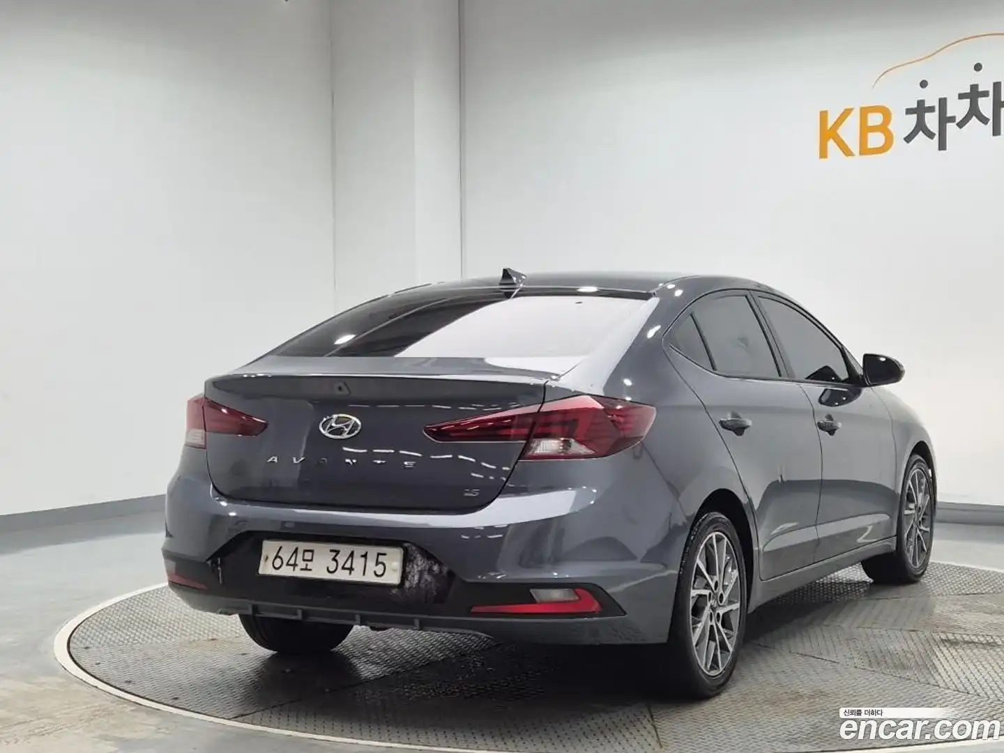 AVANTE Hyundai 2019.6-OUTER-002