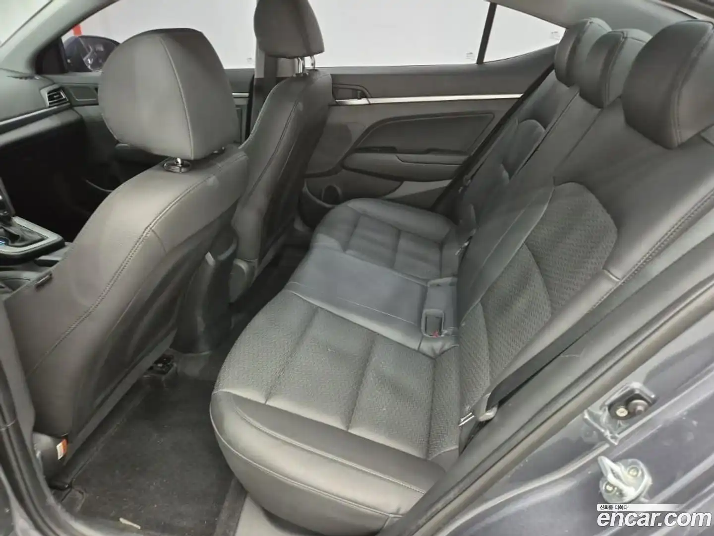 AVANTE Hyundai 2019.6-INNER-009