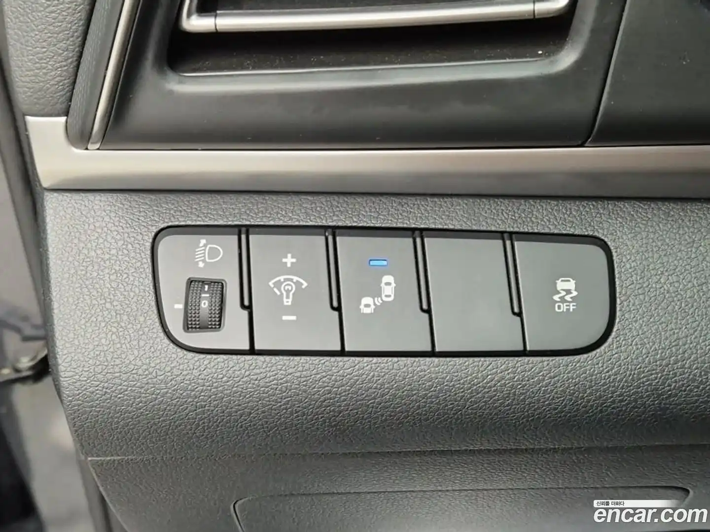 AVANTE Hyundai 2019.6-OPTION-020