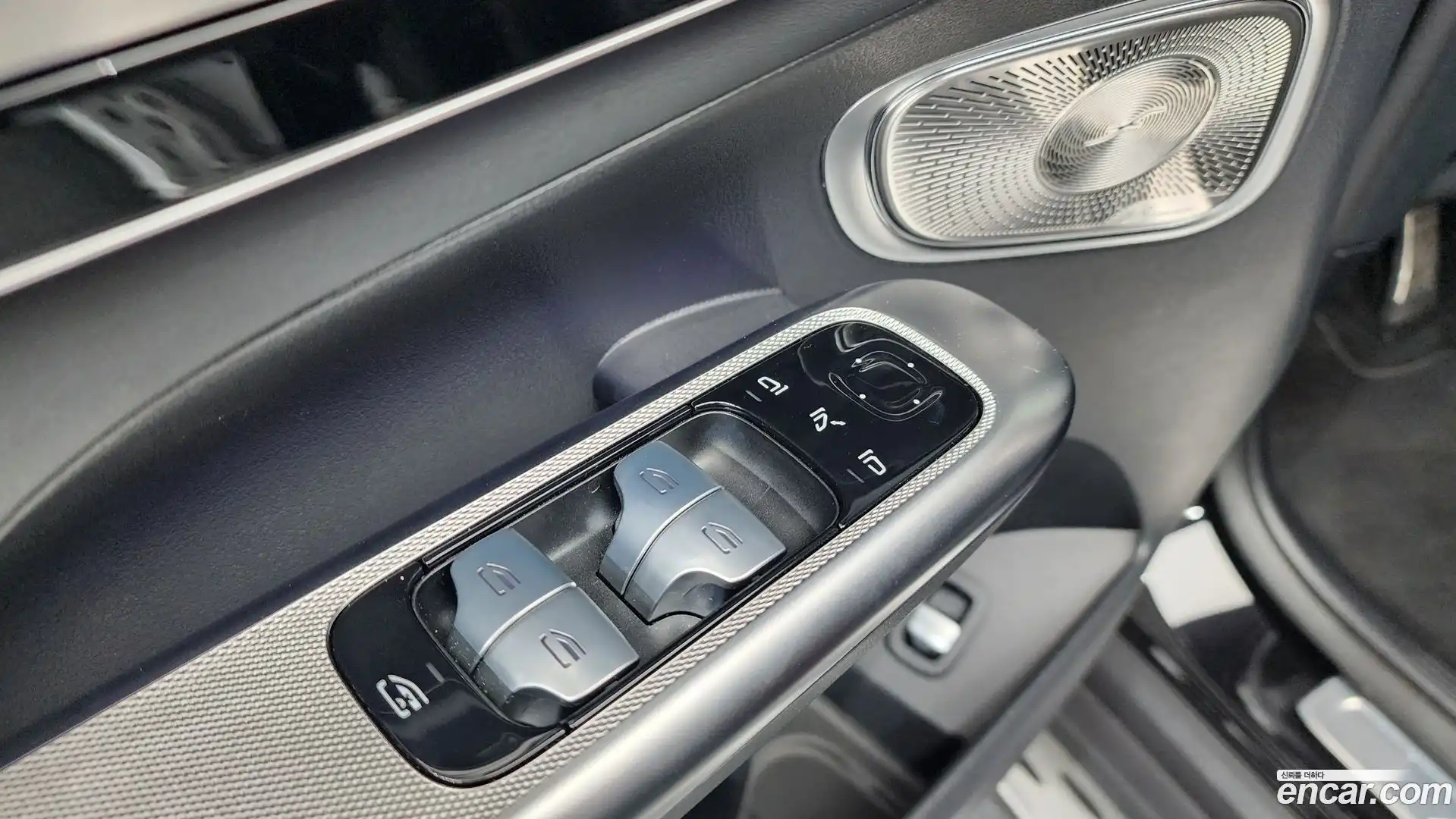 GLC-Class Mercedes-Benz 2025.8-OPTION-048