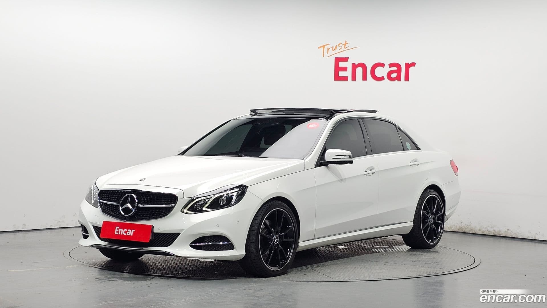 Main__Slider__Photo:E-Class Mercedes-Benz 2015.11-0