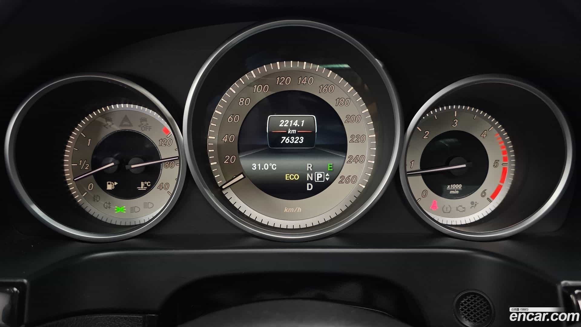 E-Class Mercedes-Benz 2015.11-INNER-008