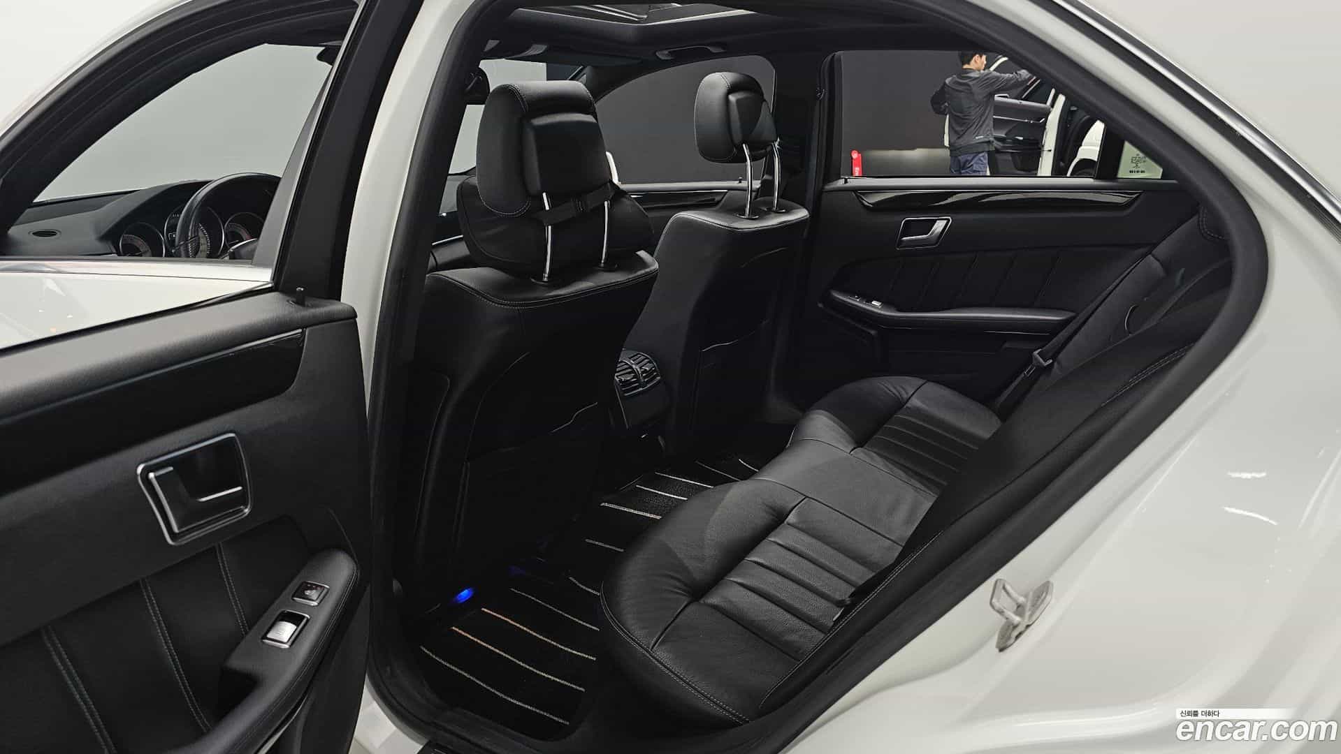 E-Class Mercedes-Benz 2015.11-OPTION-016