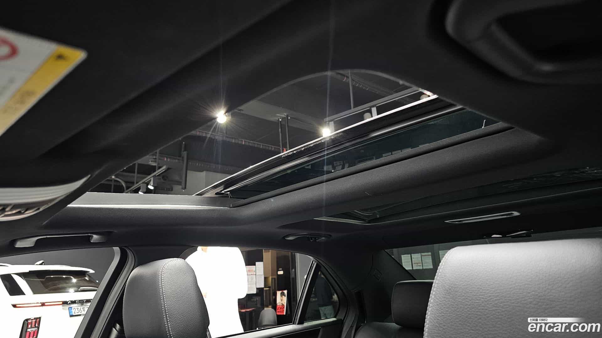 E-Class Mercedes-Benz 2015.11-OPTION-023