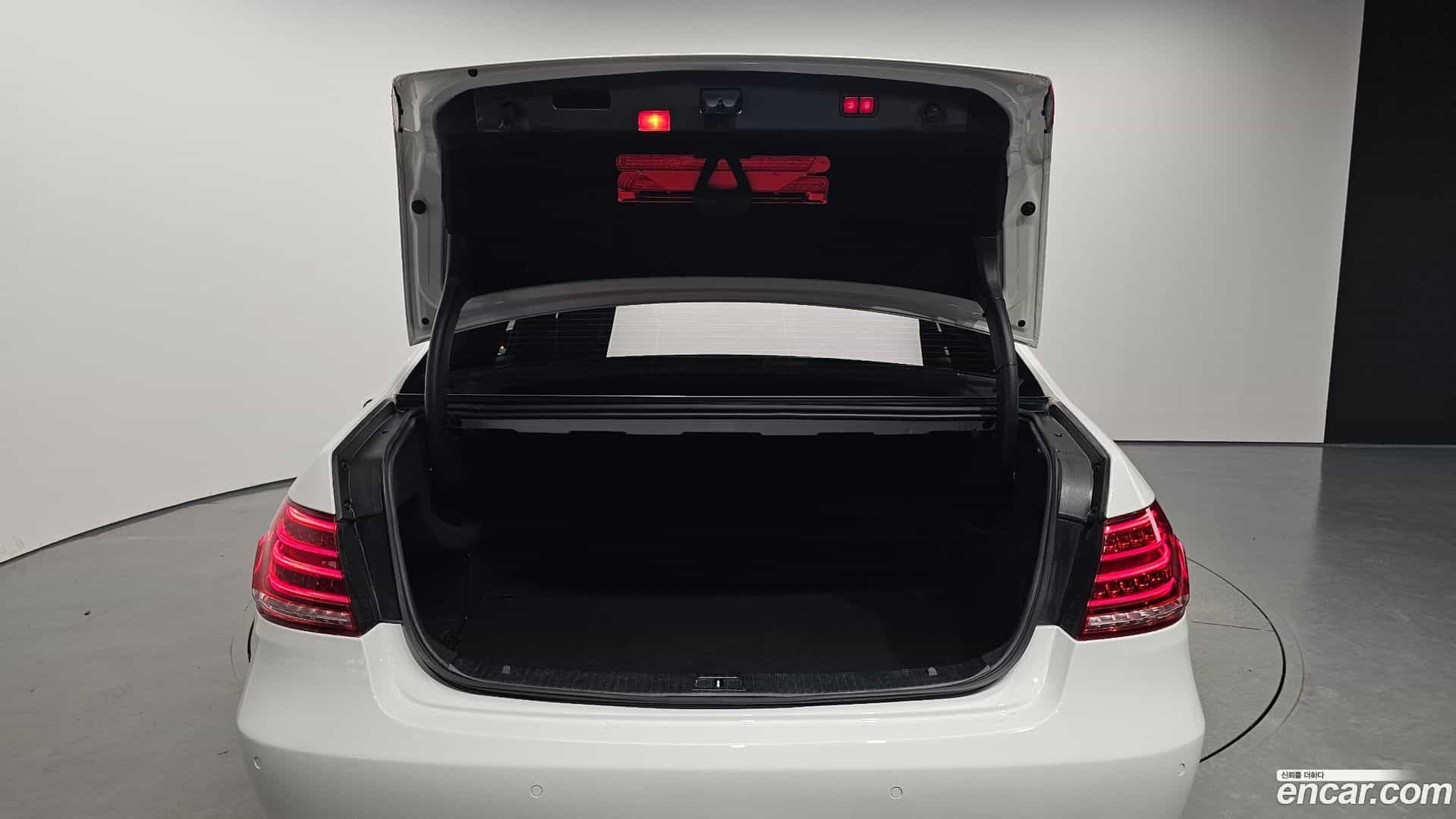 E-Class Mercedes-Benz 2015.11-OPTION-024