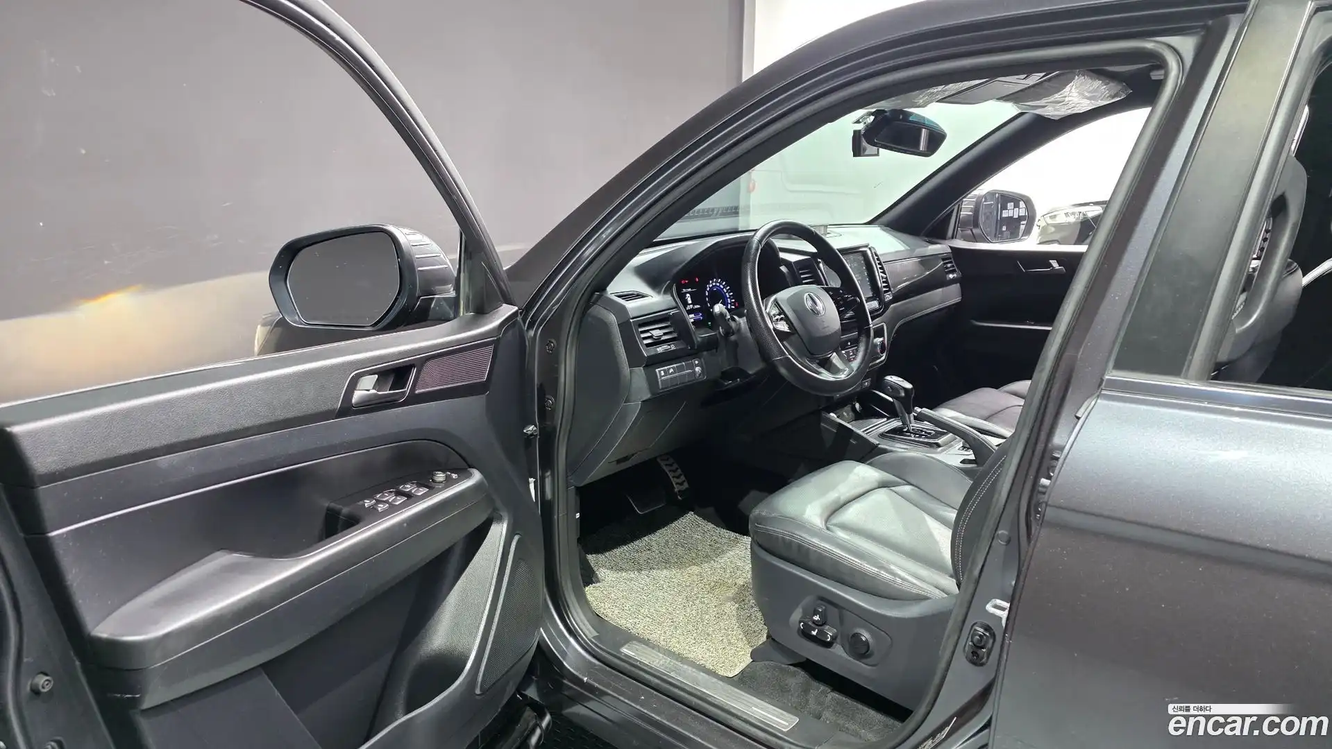 Rexton KG Mobility 2020.11-INNER-010