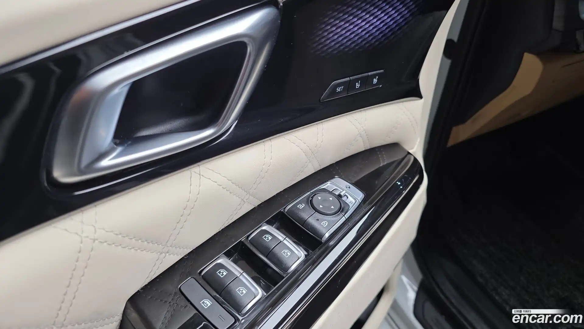 Canival Kia 2023.8-OPTION-040