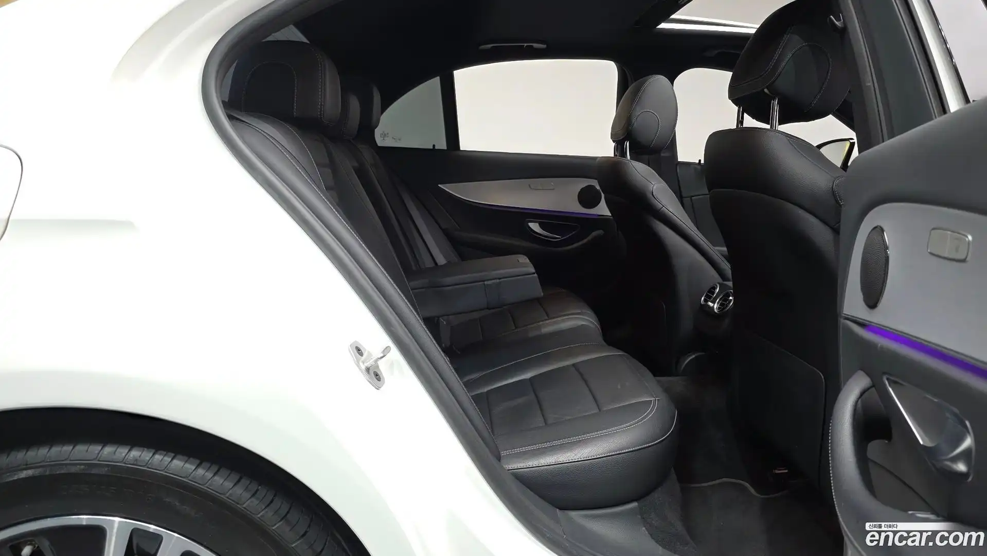 E-Class Mercedes-Benz 2020.11-OPTION-015