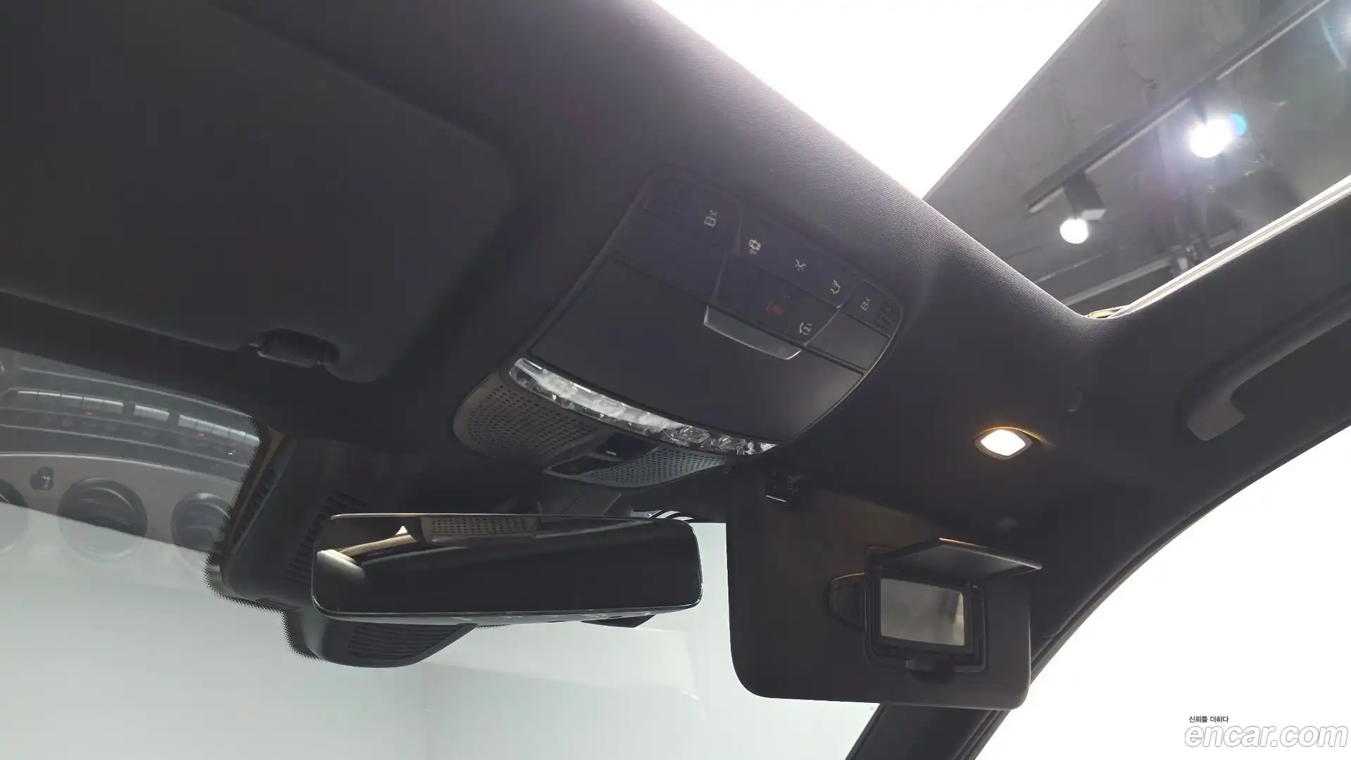 E-Class Mercedes-Benz 2020.11-OPTION-023