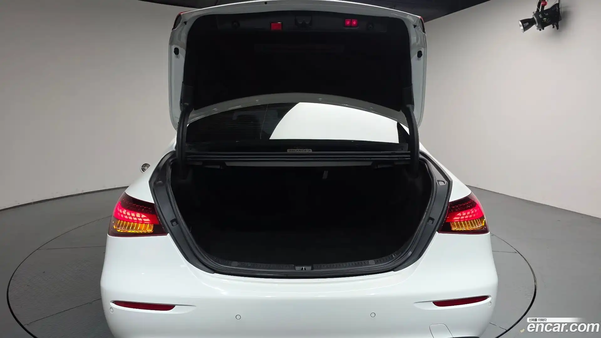 E-Class Mercedes-Benz 2020.11-OPTION-024