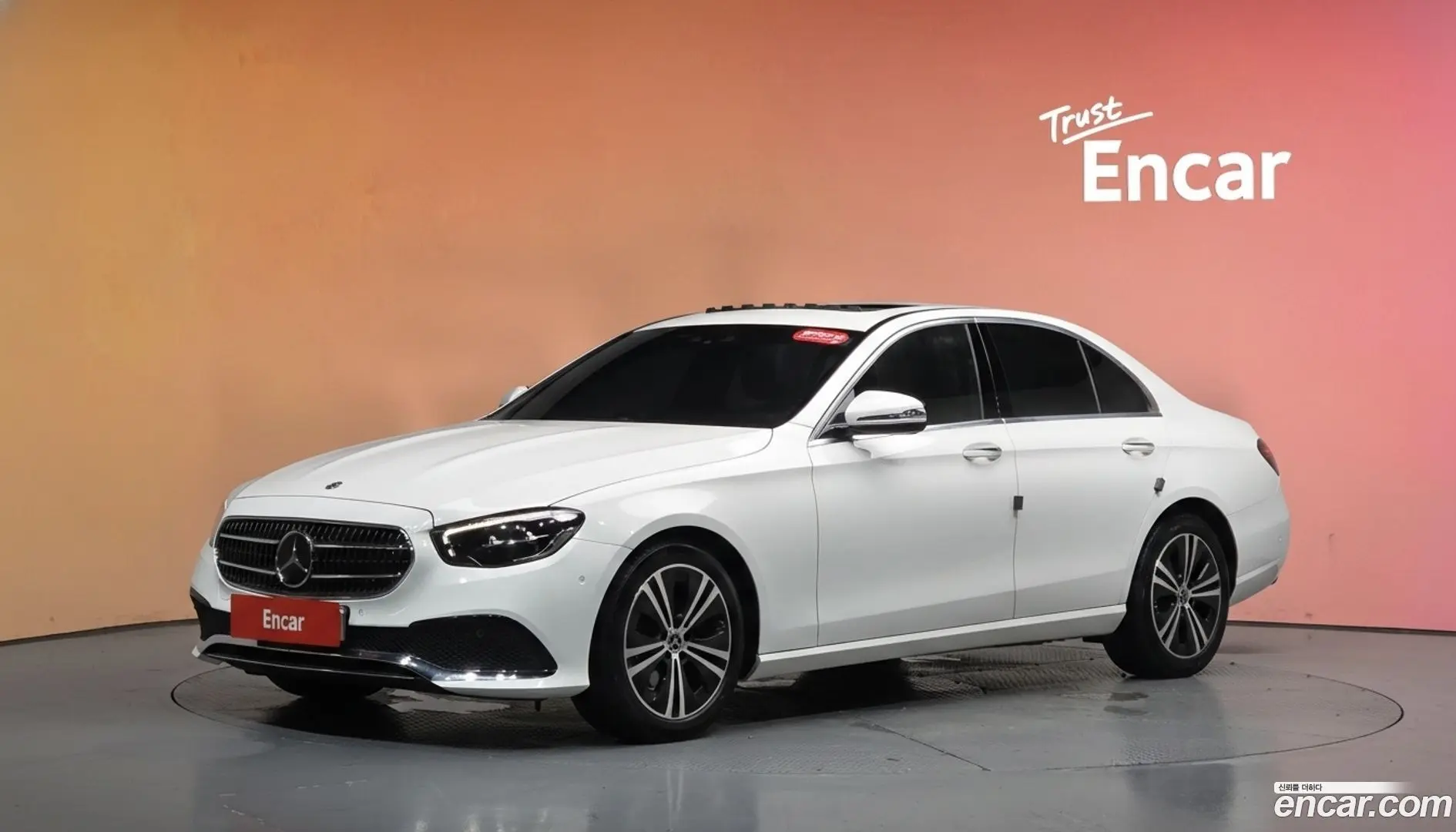 Main__Slider__Photo:E-Class Mercedes-Benz 2020.11-0